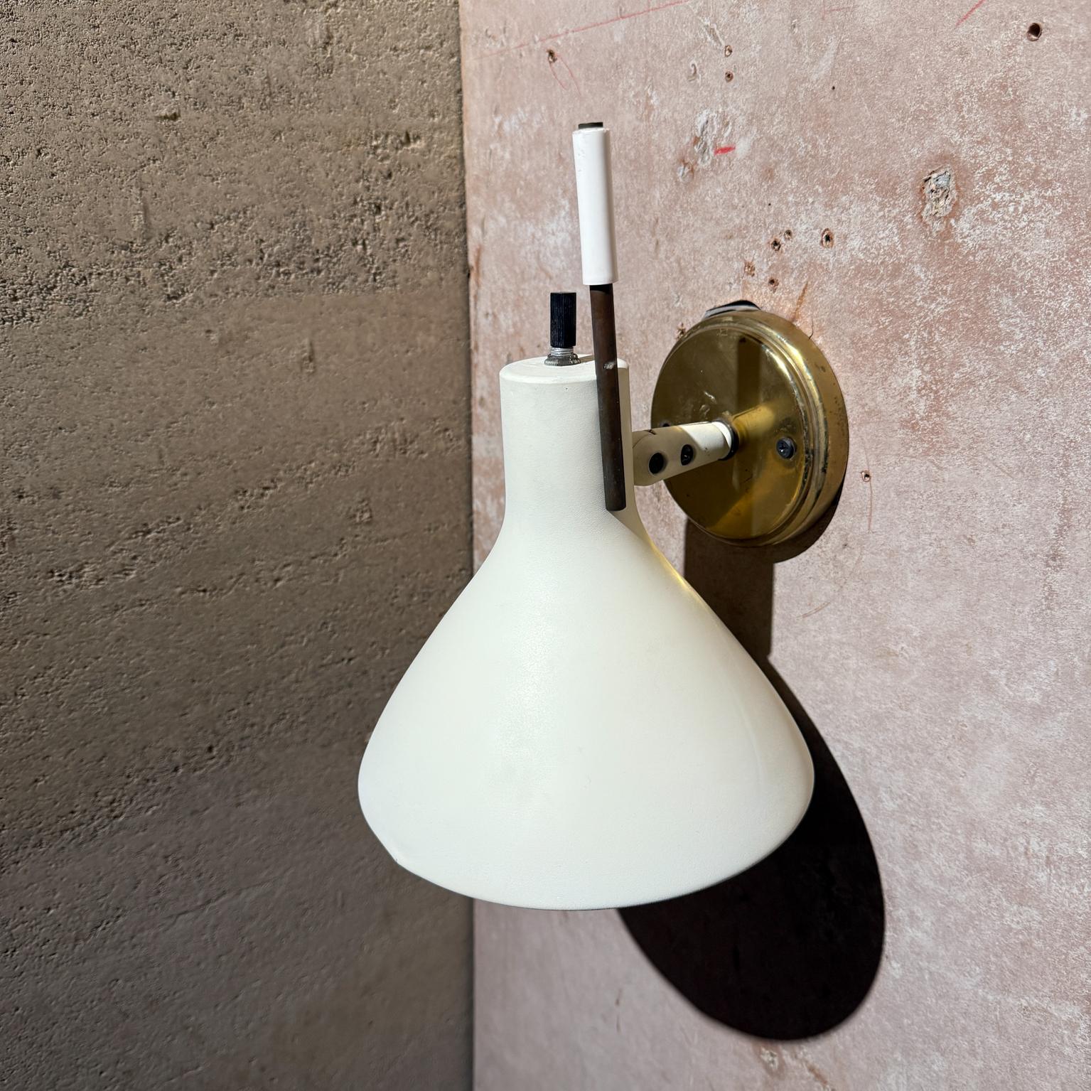 Paar Lightolier-Wandleuchter, Moderne der Mitte des Jahrhunderts im Angebot 2