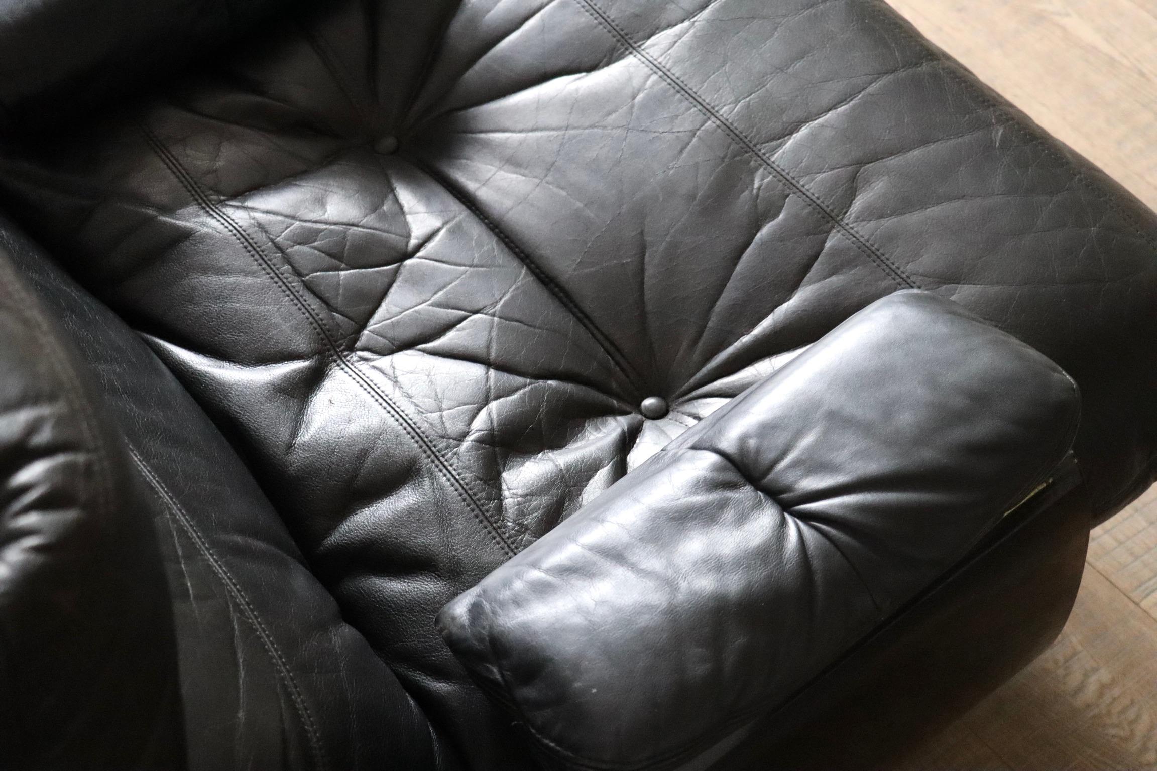 Coppia di sedie lounge Ligne Roset Marsala in pelle nera di Michel Ducaroy, anni '70

Uno splendido design del famoso designer francese Michel Ducaroy, che è diventato un classico nel corso degli anni. Il design combina un elevato comfort con un