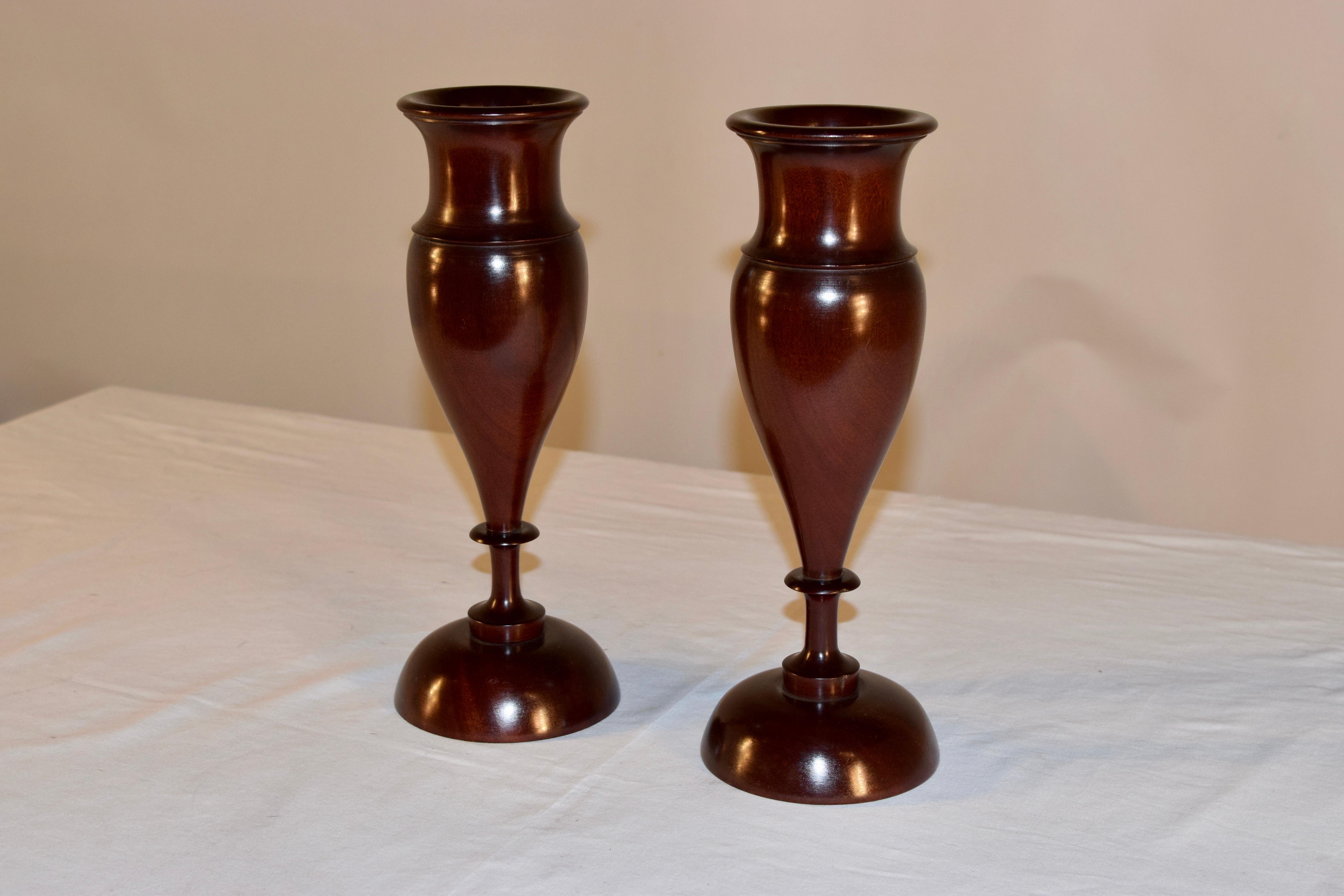 Paar Lignum Vitae-Vasen, um 1900 (Edwardian) im Angebot