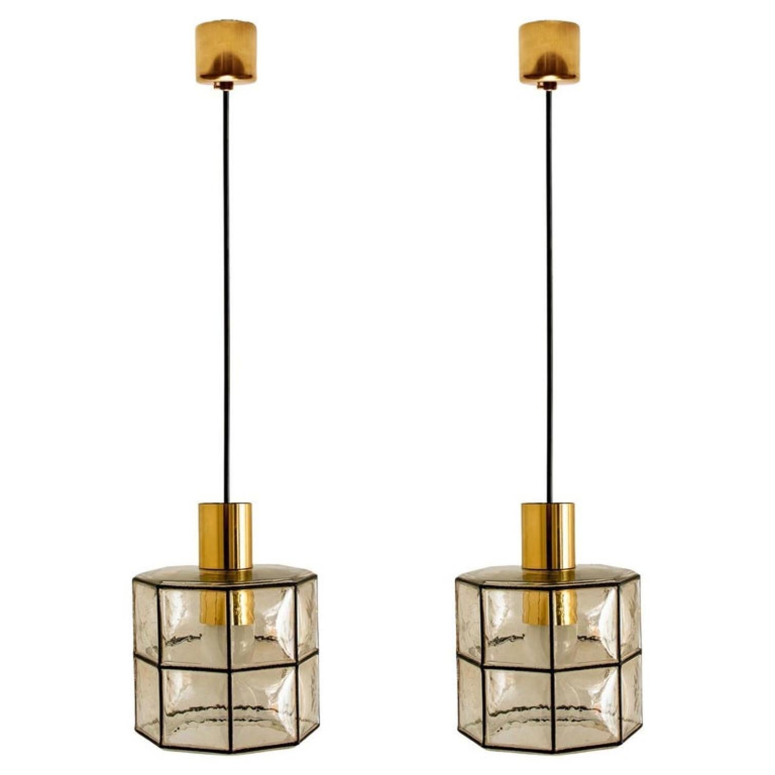 Pair of pendant lamps by Glashütte Limburg, Germany. Topaz (gold brown) tone. Bubble glass with a polished brass fixture. Beautiful craftsmanshi of the 20th century.

Heavy quality and in perfect condition. Cleaned, well-wired and ready to