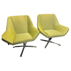 Paar lindgrüne Keilhauer Lounge-Drehstühle