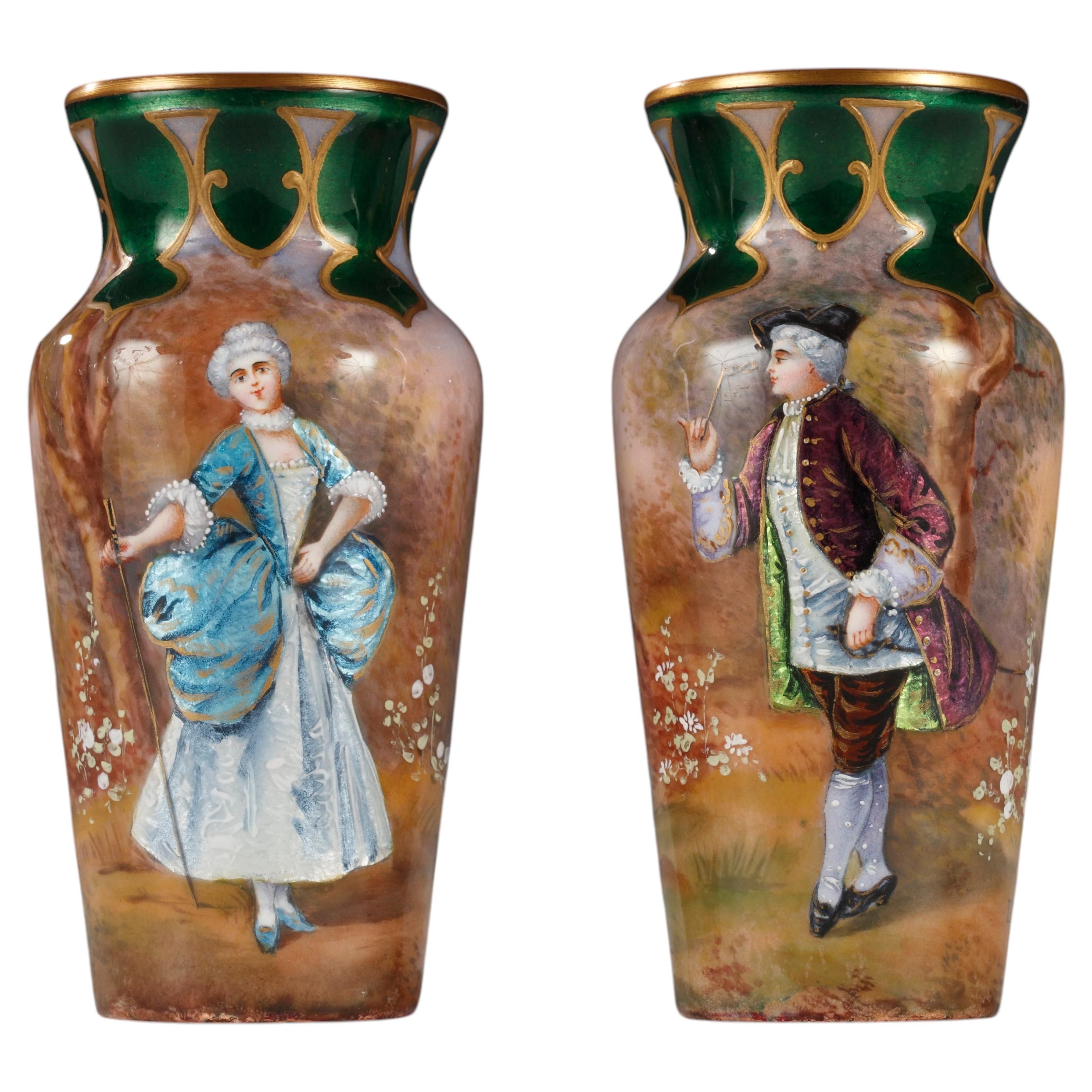 Pareja de jarrones "Marqués y Marquesa" esmaltados de Limoges, Francia, hacia 1900 en venta
