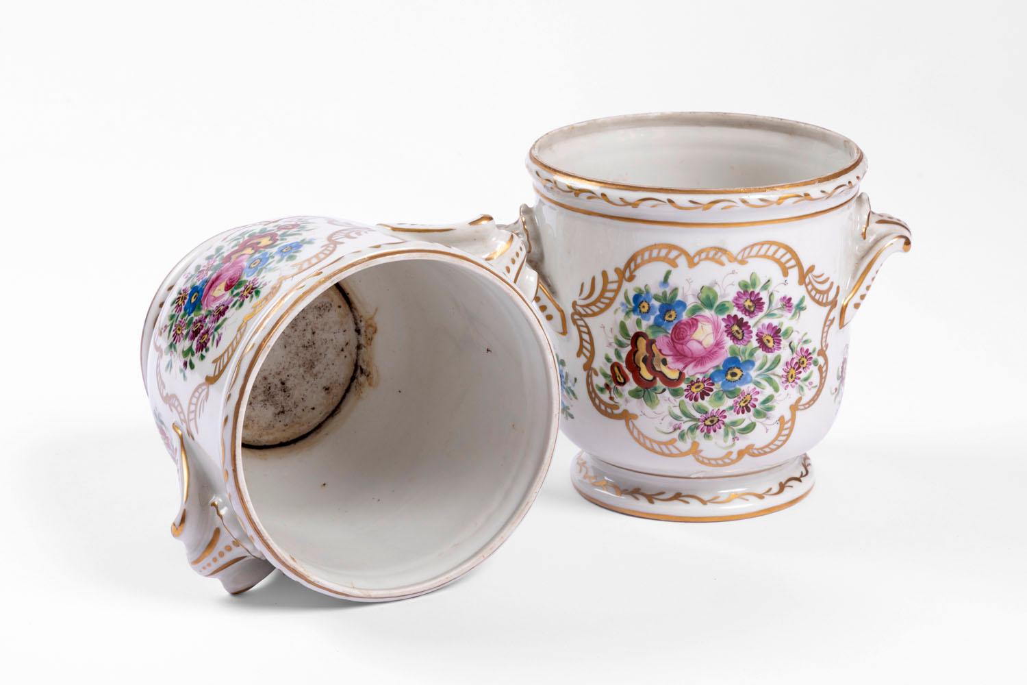 Pair of Limoges Porcelain Coolers with a Decor of Flowers, Early 20th Century In Good Condition In Saint-Ouen, FR