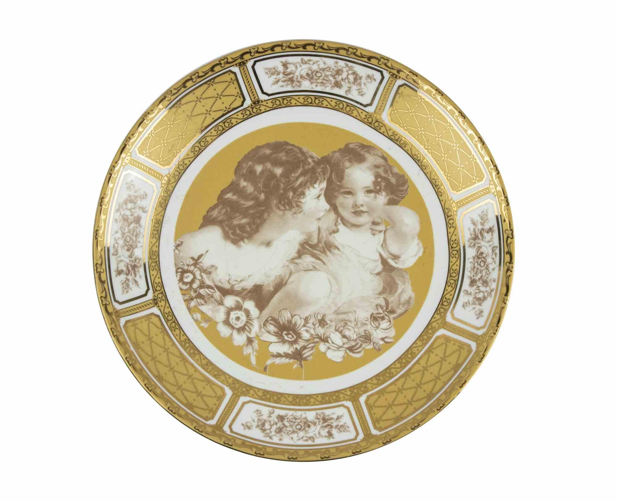 Pair of Limoges Porcelain Dishes is a Modern object realized in the first years of the 1900s.

Original Porcelain. 

On the base there is the original label written in gold: 