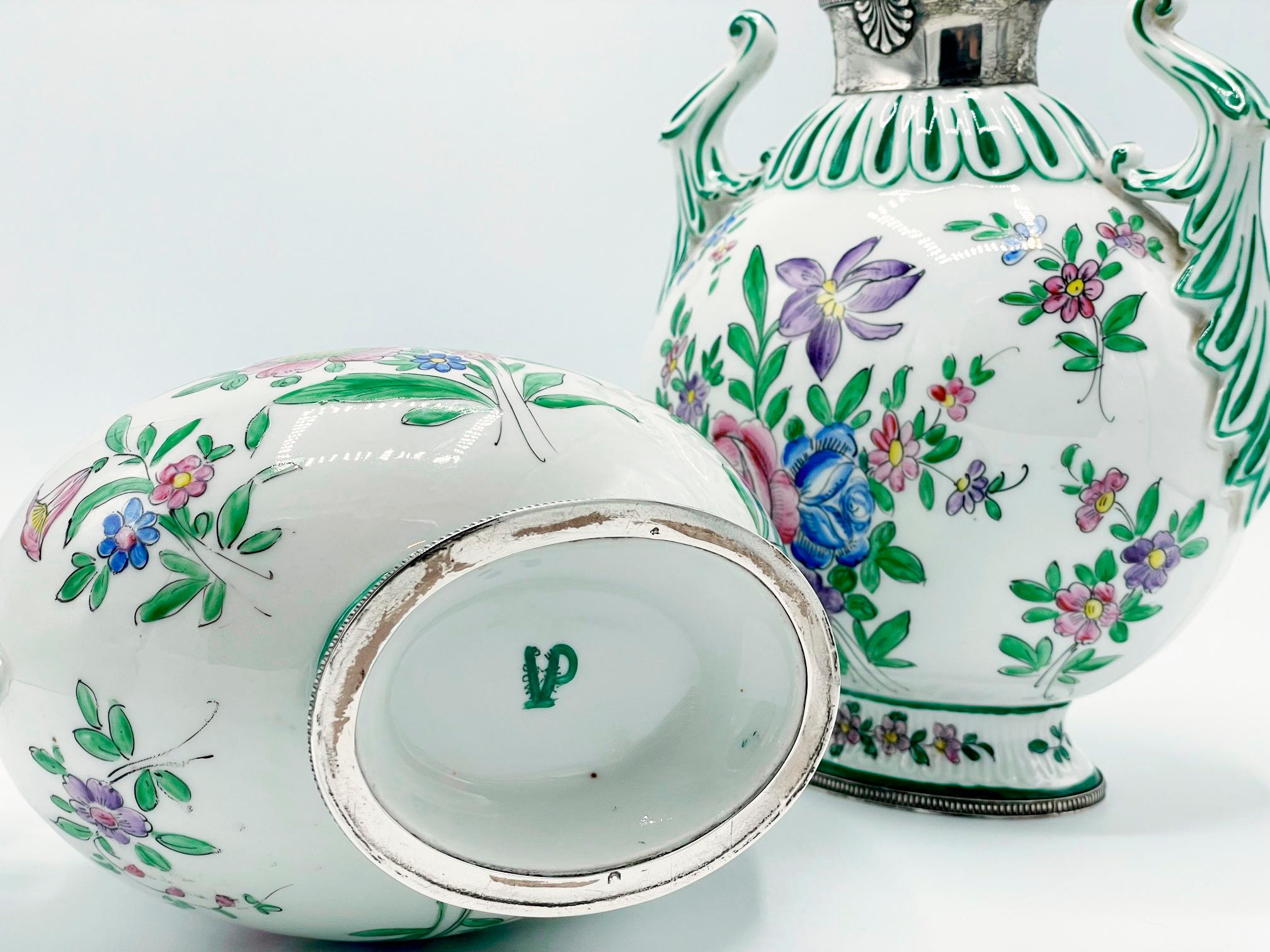 Paar Limoges VP Veuve Perrin-Vasen, handbemalte und französische Silbervasen (Französisch) im Angebot