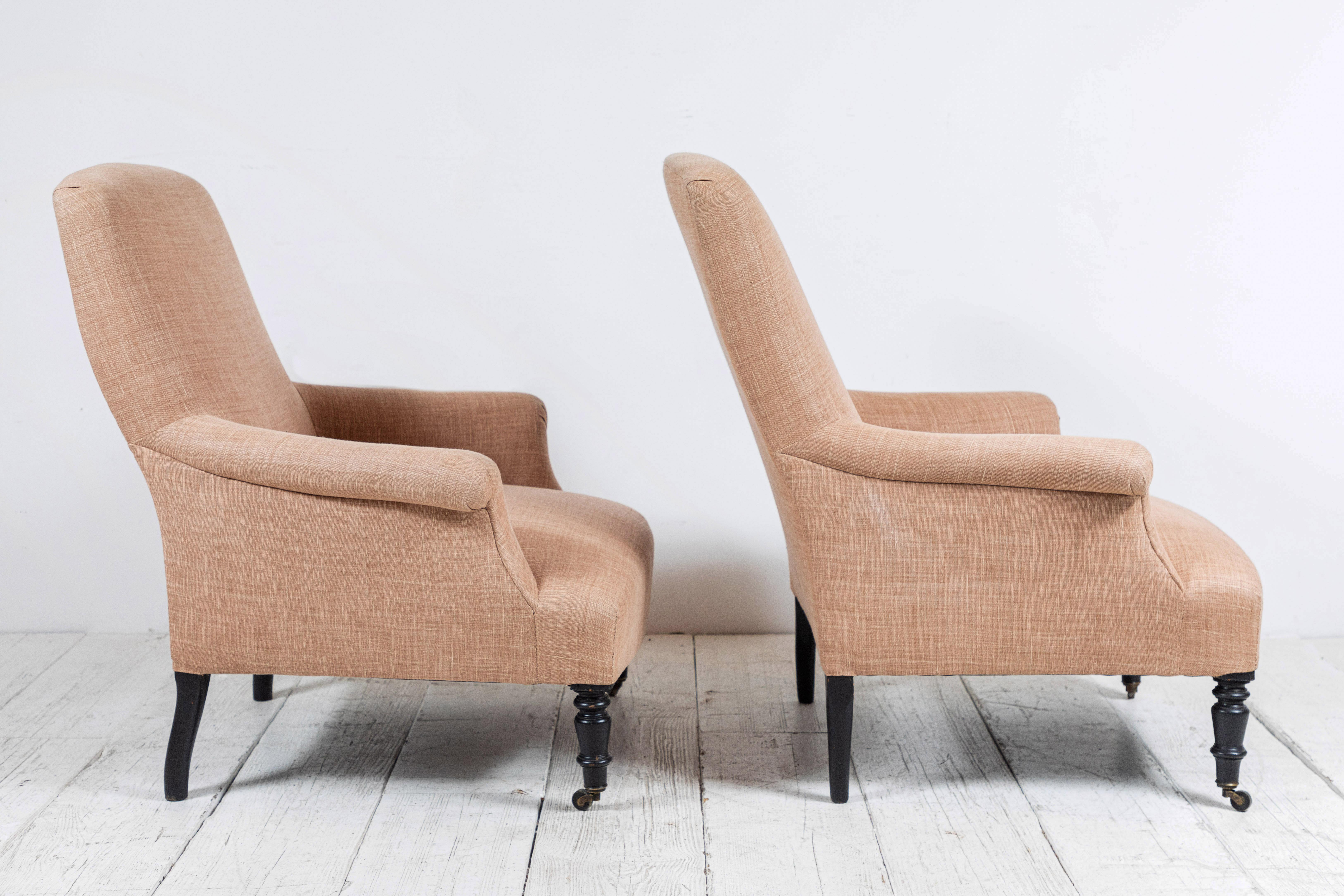 Pair of Linen Upholstered Club Chairs  im Zustand „Gut“ in Los Angeles, CA