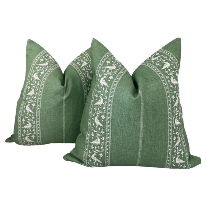 Coppia di cuscini di lusso Lisa Fine Baroda in Greene
Greene