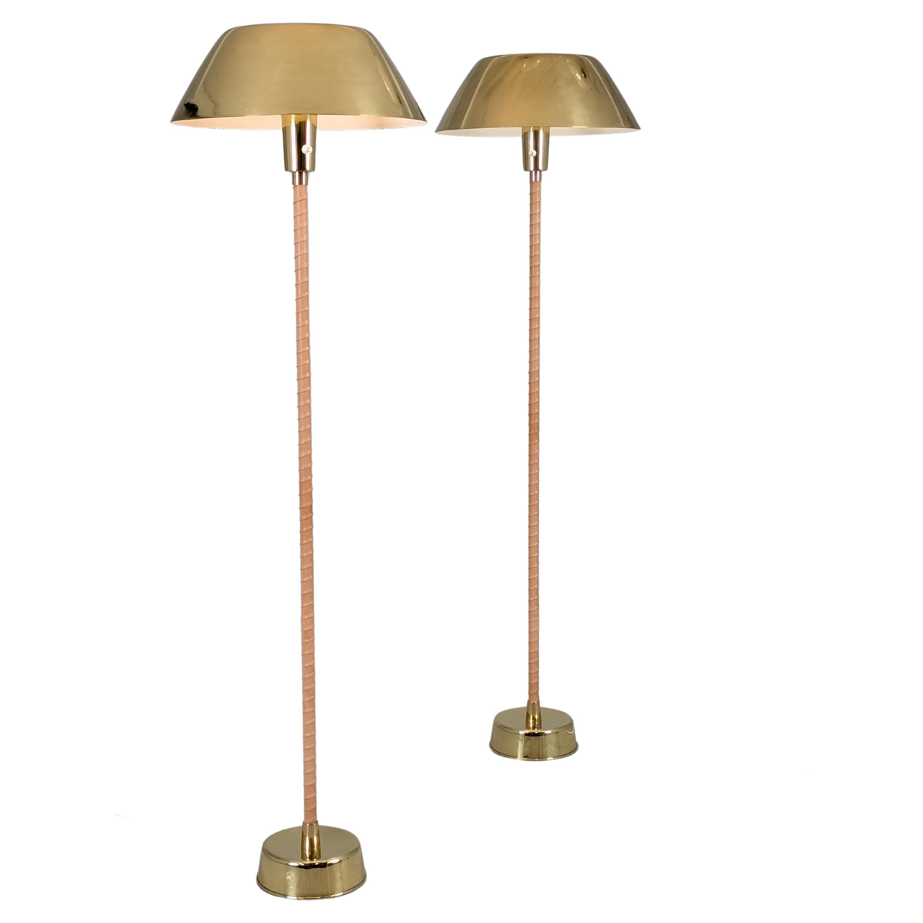 Coppia di lampade da terra Lisa Johansson-Papé Ihanne in ottone, Orno, Stockmann 1950s