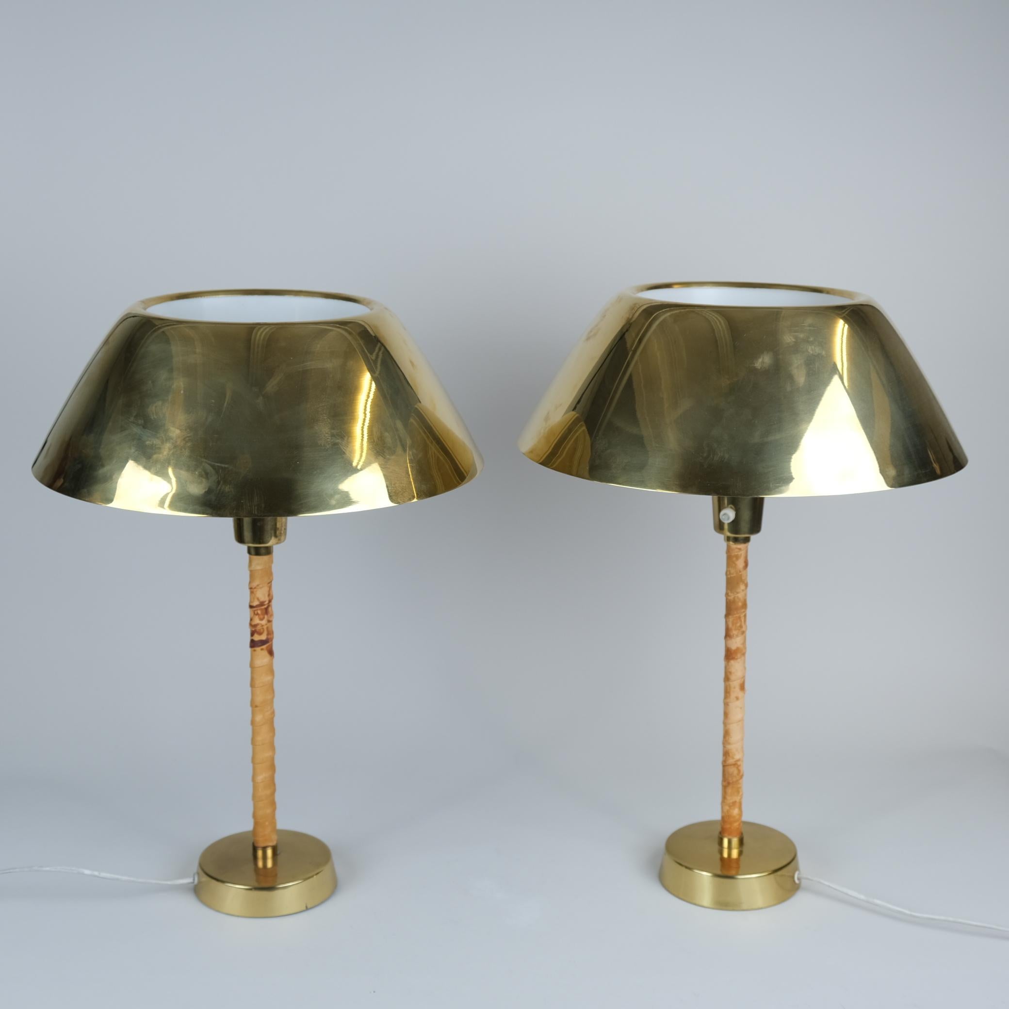 Coppia di lampade da tavolo Lisa Johansson-Pape `Ihanne` in ottone e pelle, Orno 1950 in vendita 4