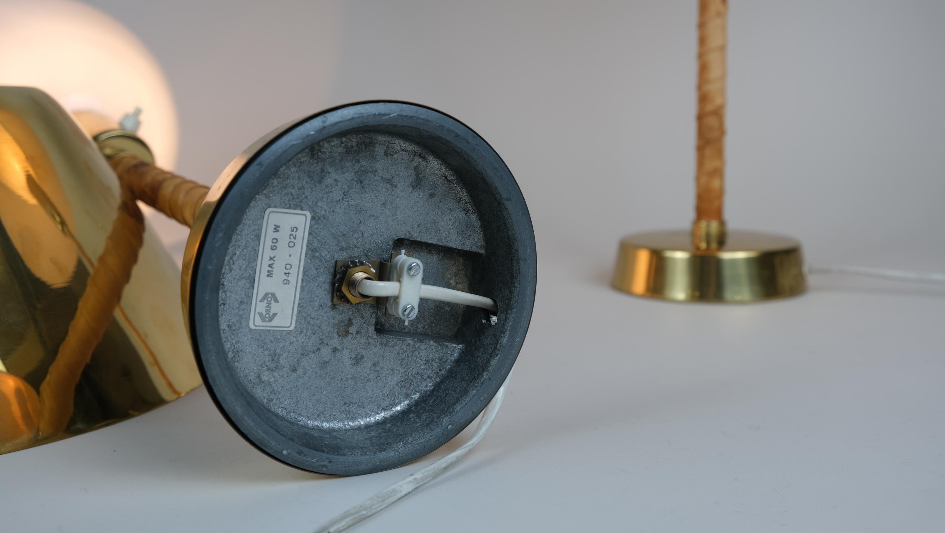 Coppia di lampade da tavolo Lisa Johansson-Pape `Ihanne` in ottone e pelle, Orno 1950 in vendita 7