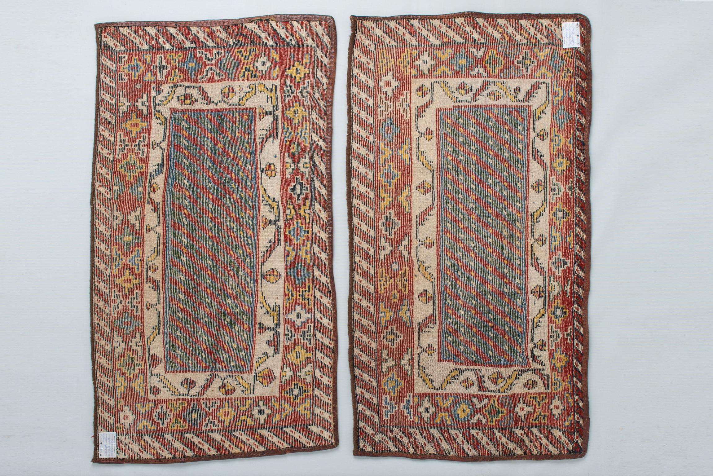 Pair of Little Carpets to Match with Other Similar Carpet In Excellent Condition For Sale In Alessandria, Piemonte