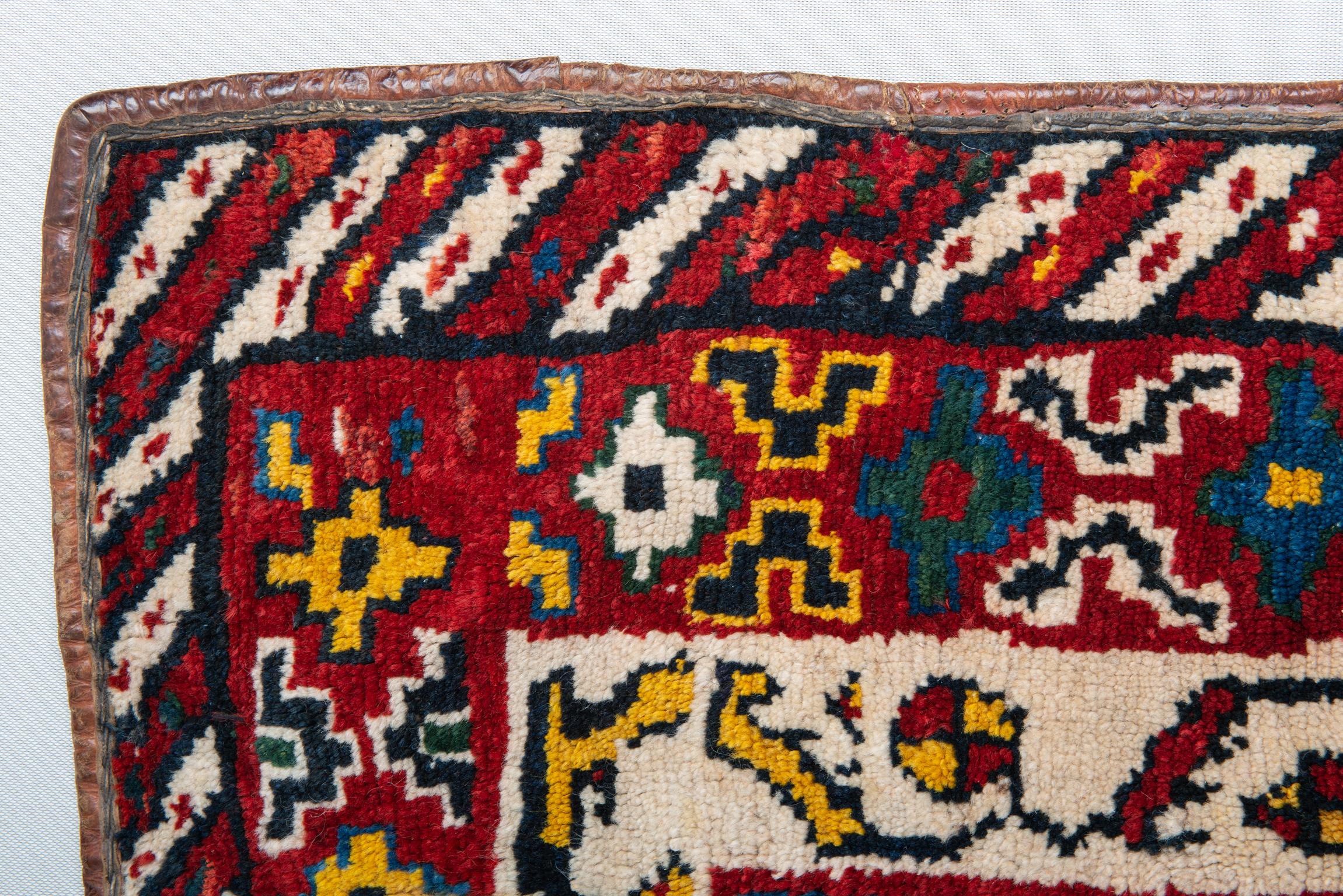 Ein Paar kleine Teppiche, die zu anderen ähnlichen Teppichen passen im Zustand „Hervorragend“ im Angebot in Alessandria, Piemonte