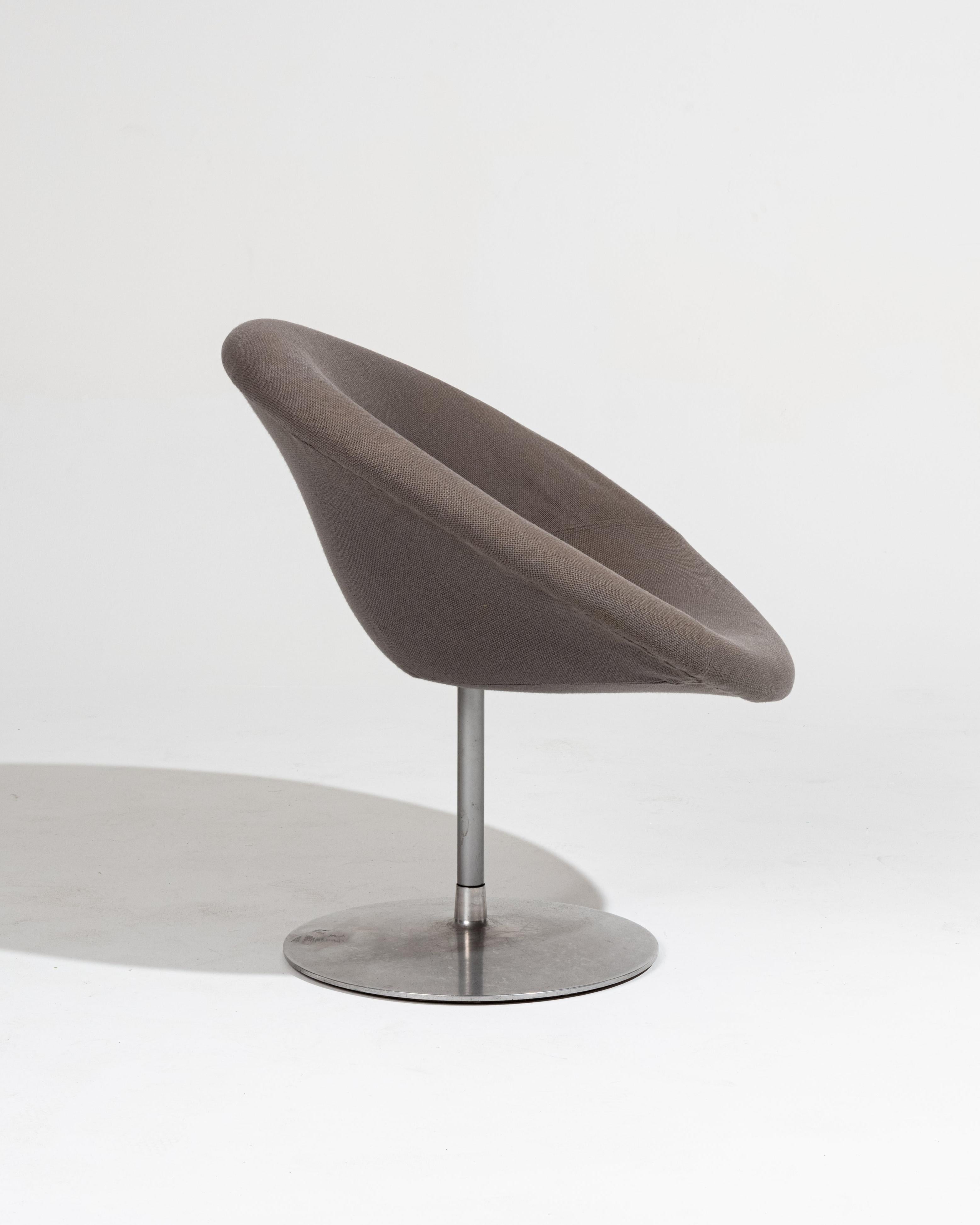 PAIR OF LITTLE GLOBE ARMCHAIRS, PIERRE PAULIN, 1980s For Sale 1