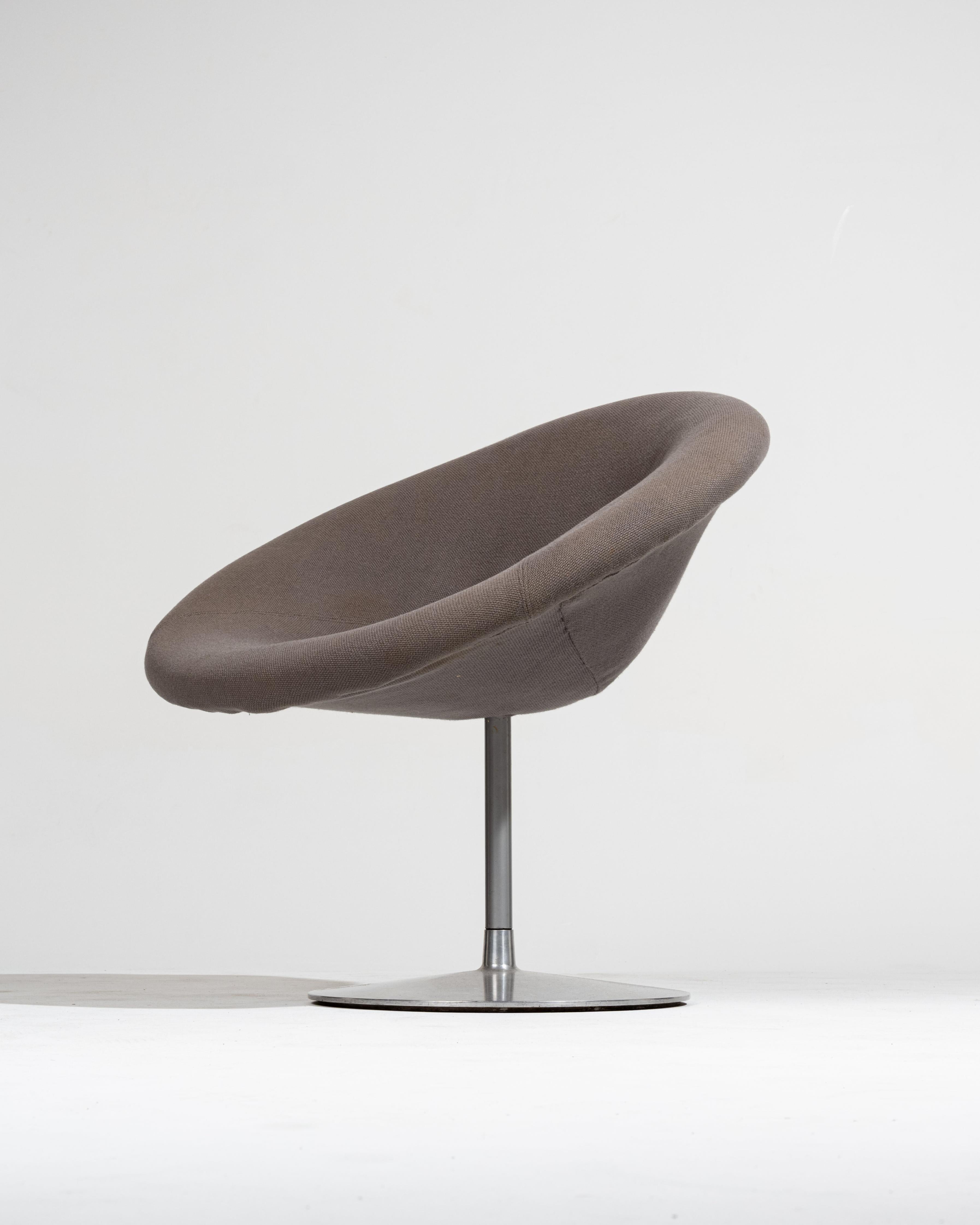 PAIR OF LITTLE GLOBE ARMCHAIRS, PIERRE PAULIN, 1980s For Sale 3