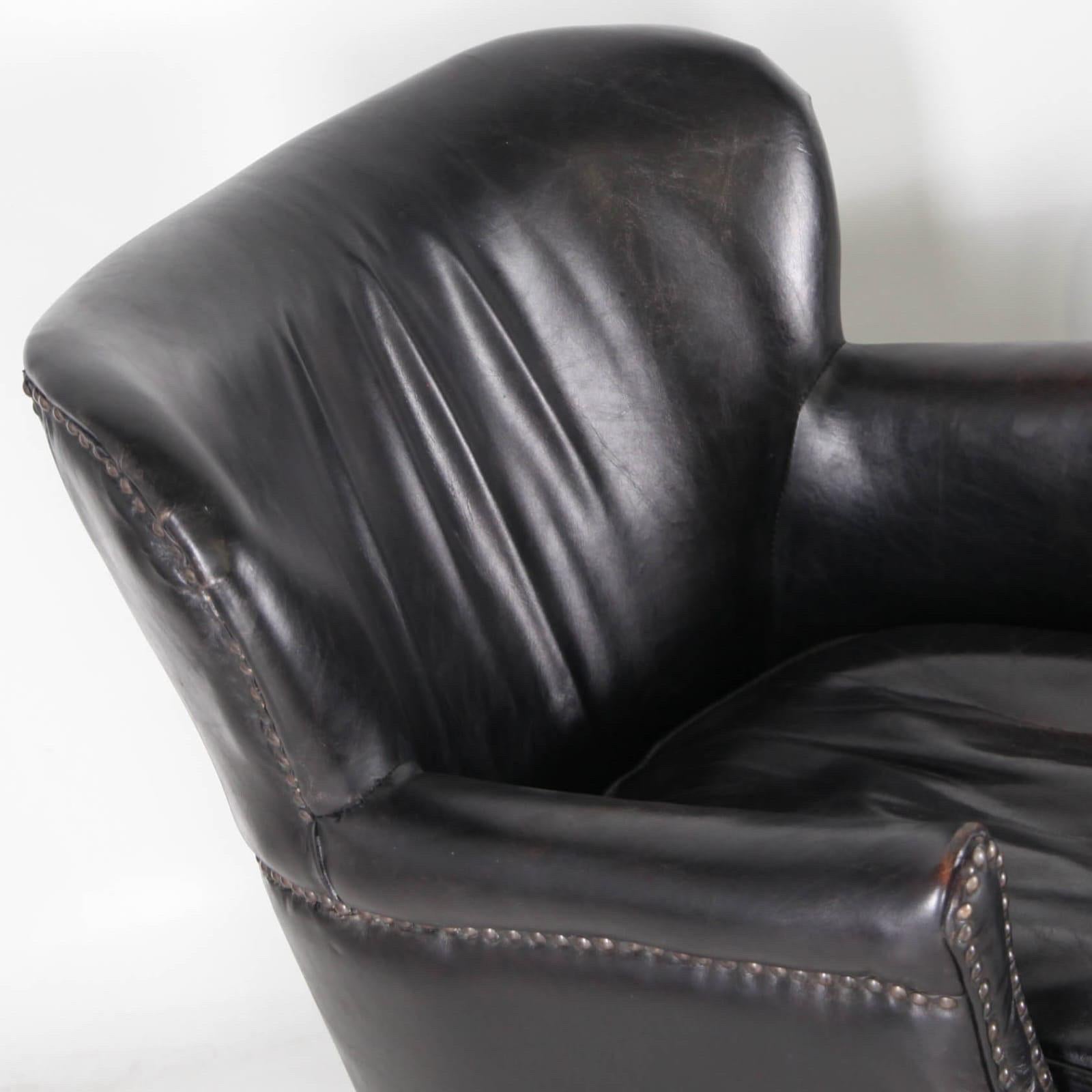 Pair of little leather club chairs finales del siglo XX en venta