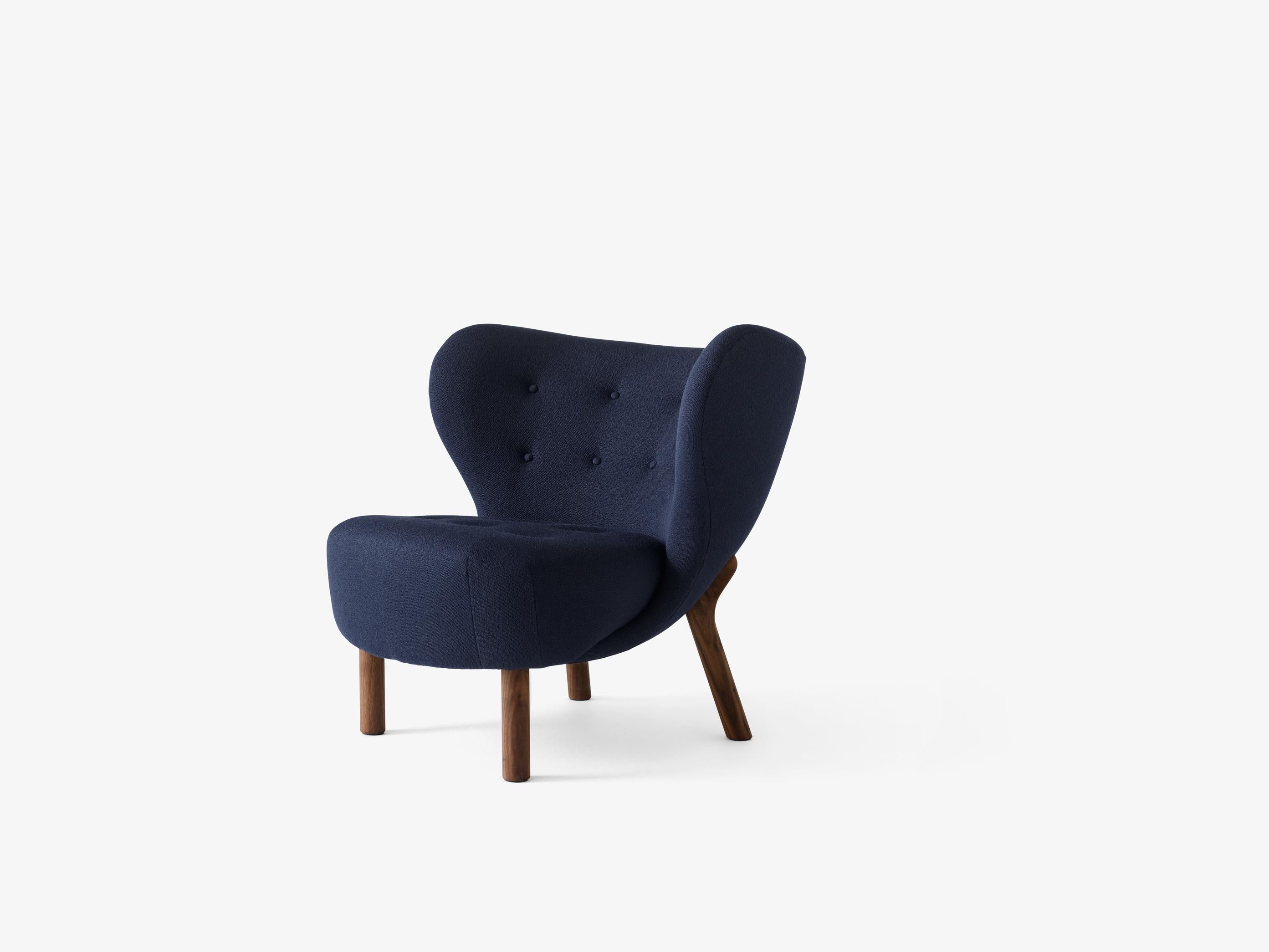 Pair of Little Petra Lounge Chair, in Kvadrat Vidar 554 & Walnut by Viggo Boesen (Skandinavische Moderne) im Angebot