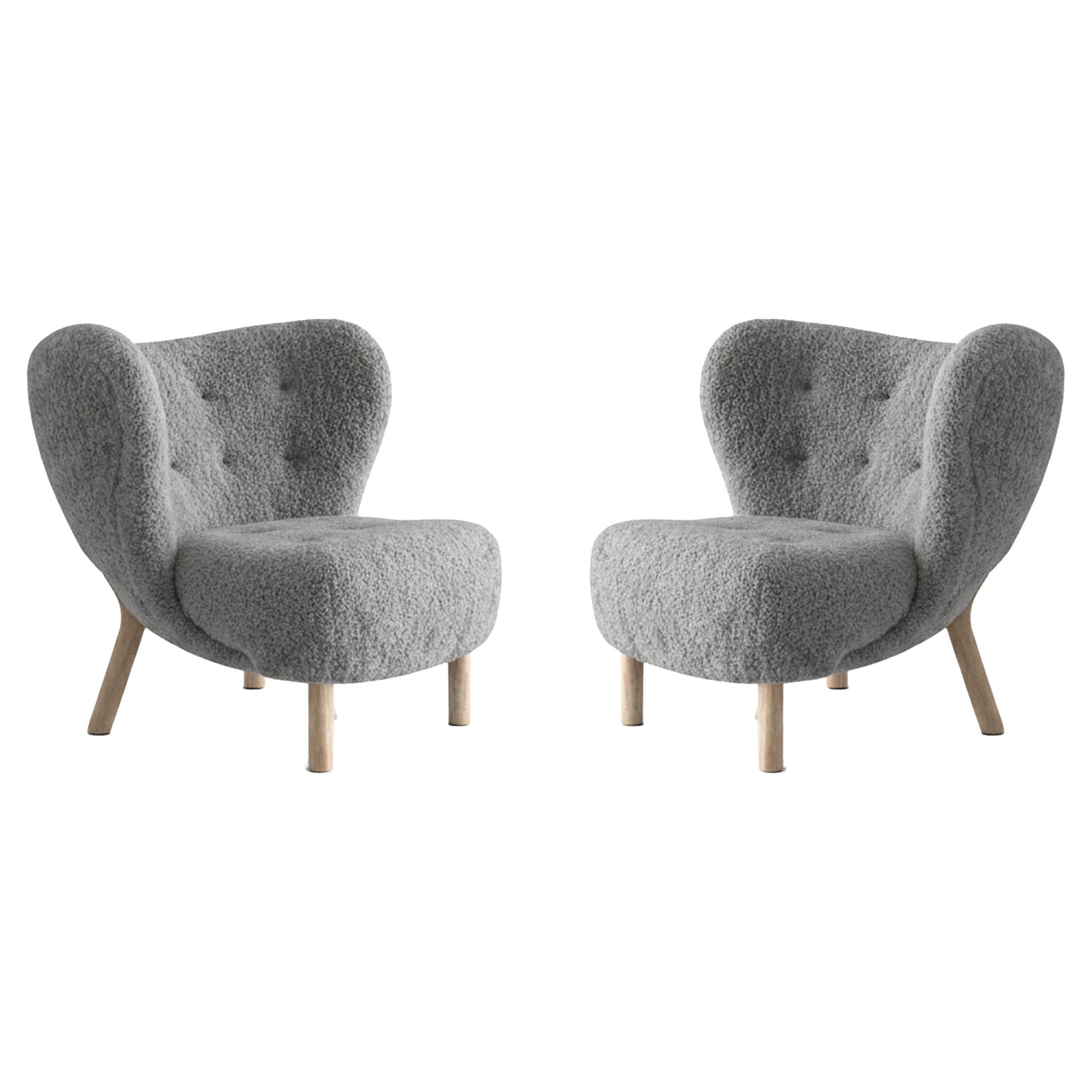 Ein Paar Little Petra Lounge Chairs von Viggo Boesen aus grauem Schafsleder und Eiche
