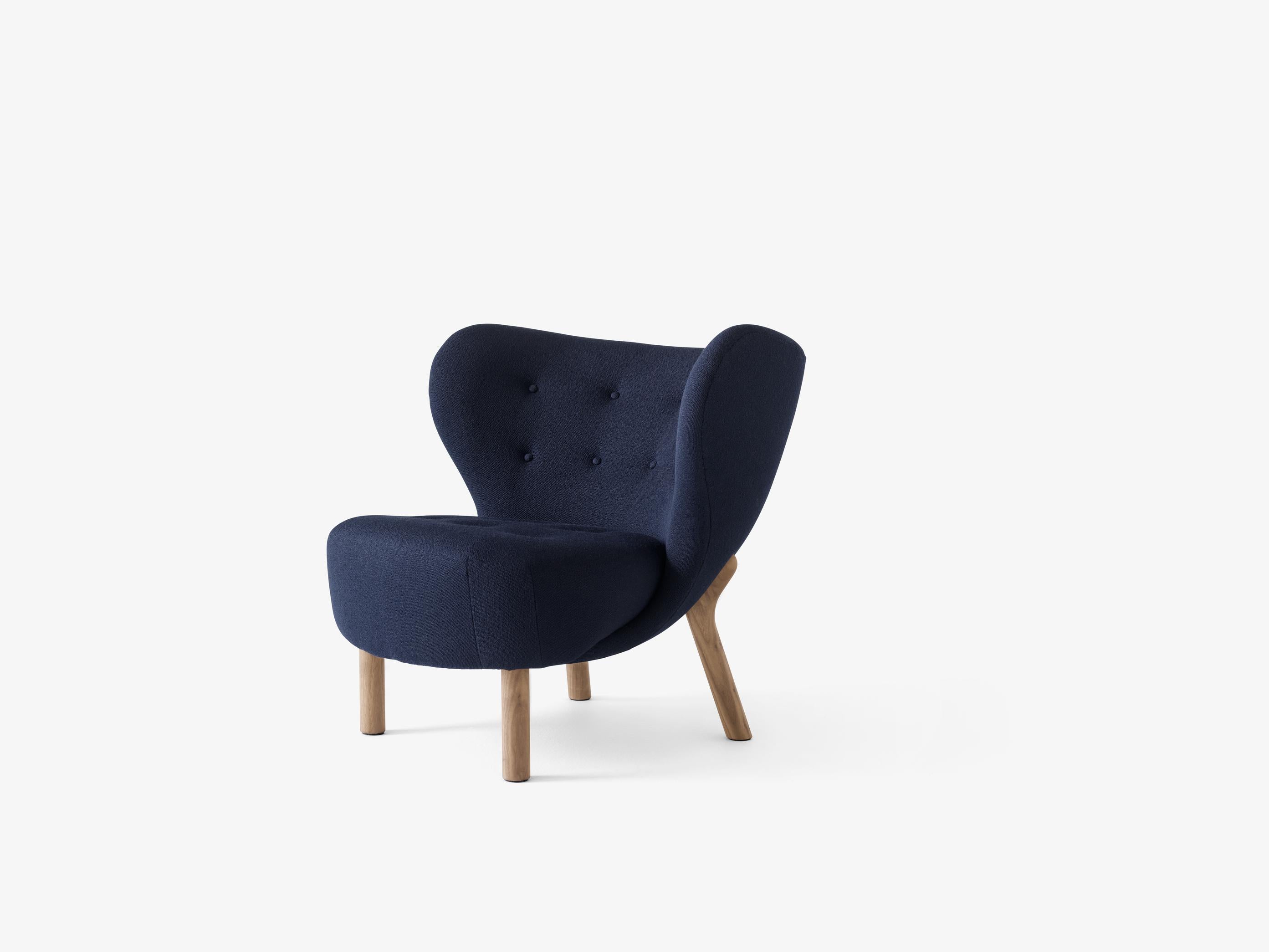 Ein Paar Little Petra Lounge Chairs, in Kvadrat Vidar 554 & Oak von Viggo Boesen (Skandinavische Moderne) im Angebot