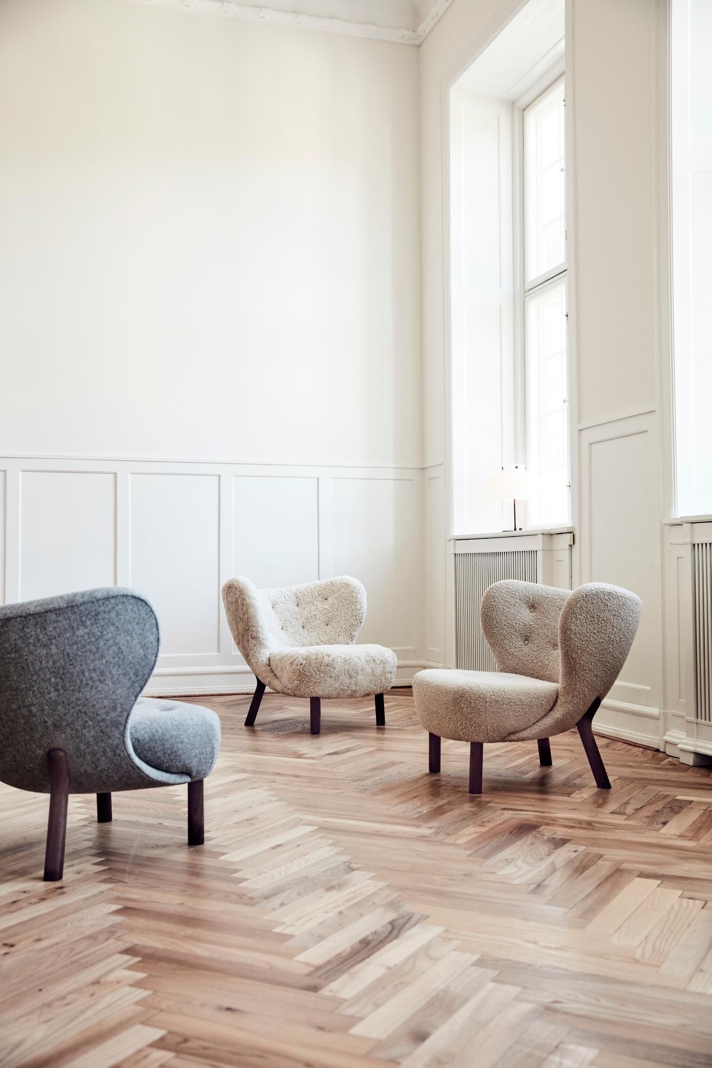 Pair of Little PetraVB1 Sheepskin Moonlight/Walnut, by Viggo Boesen for &T In New Condition For Sale In Dubai, AE