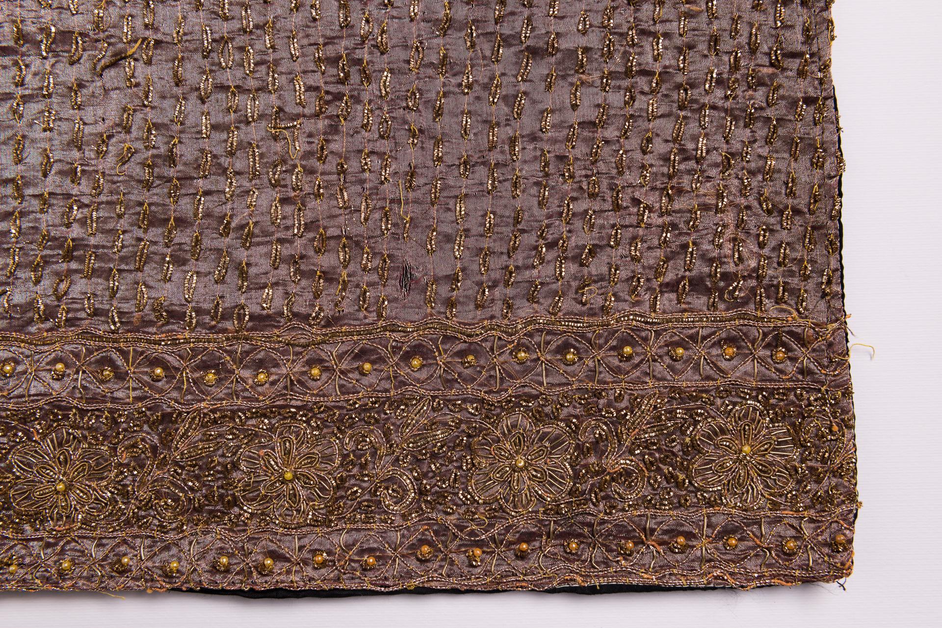 Agra Paire de petits coussins avec Sari indien ancien en vente