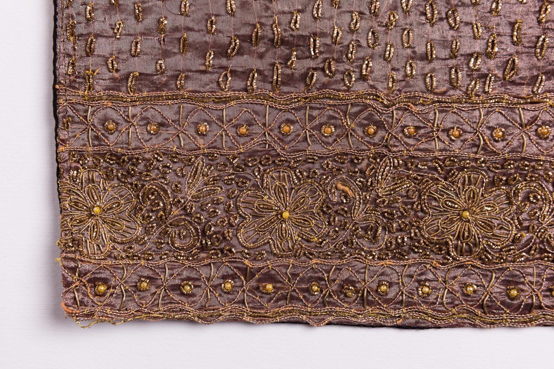 20ième siècle Paire de petits coussins avec Sari indien ancien en vente