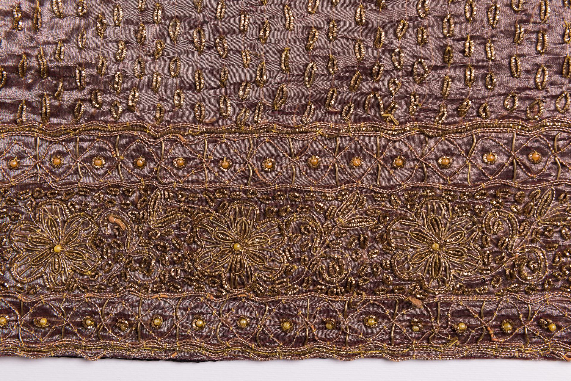 Acrylique Paire de petits coussins avec Sari indien ancien en vente