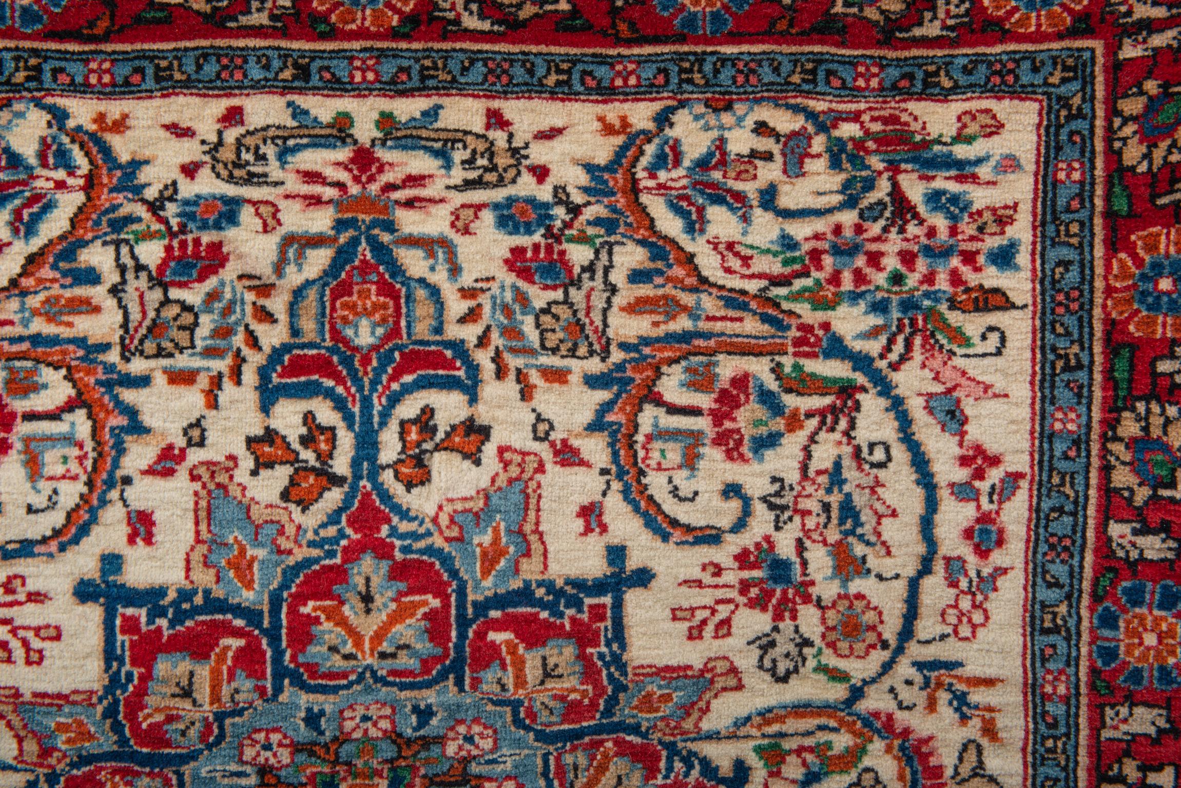 Paar kleine quadratische indische Teppiche oder Kissen im Angebot 8