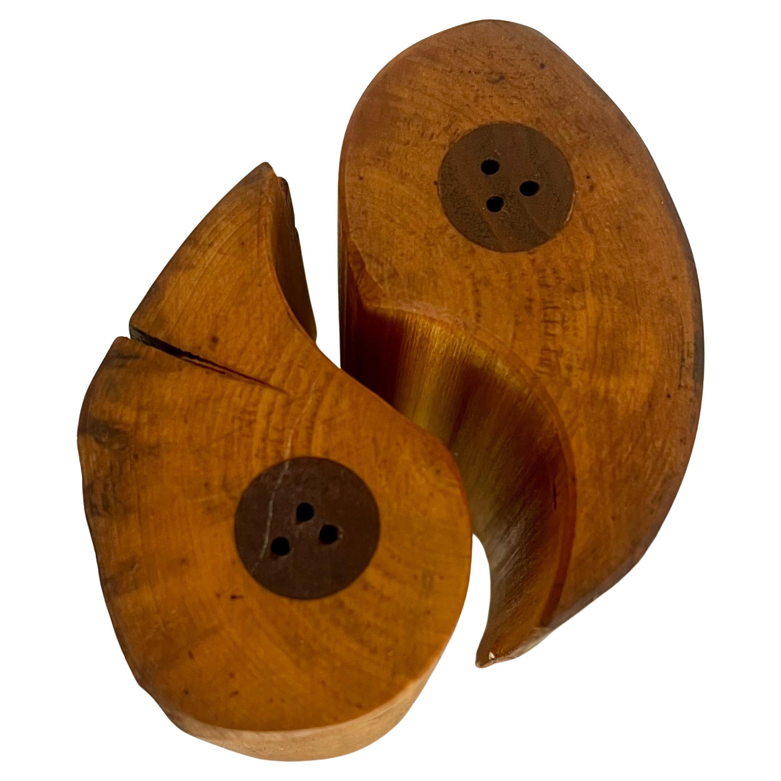 Pareja de saleros y pimenteros rústicos de madera maciza de canto vivo en Bueno estado para la venta en San Diego, CA