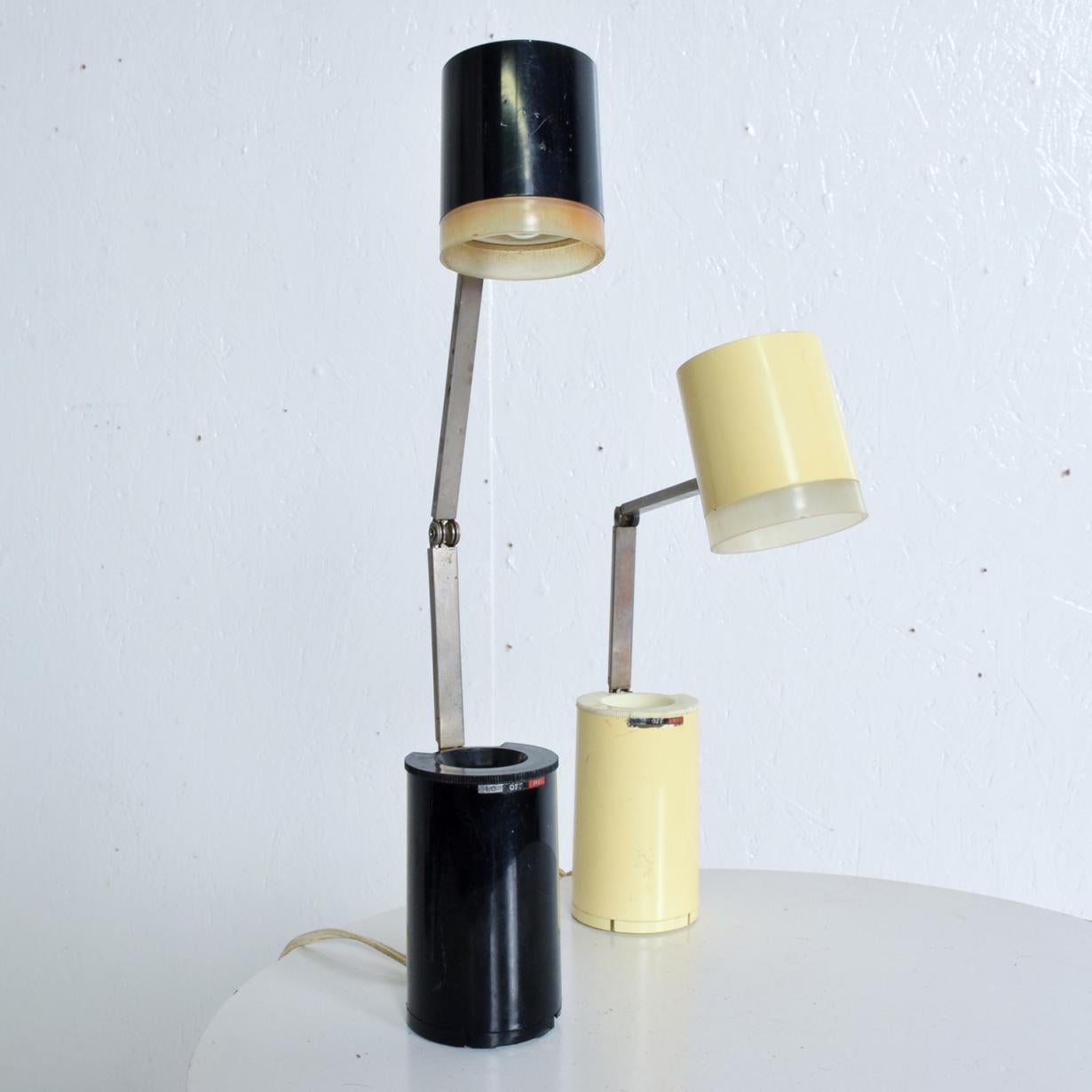 Pair of Lloyds Task Table Lamps, Mid-Century Modern In Good Condition In Chula Vista, CA