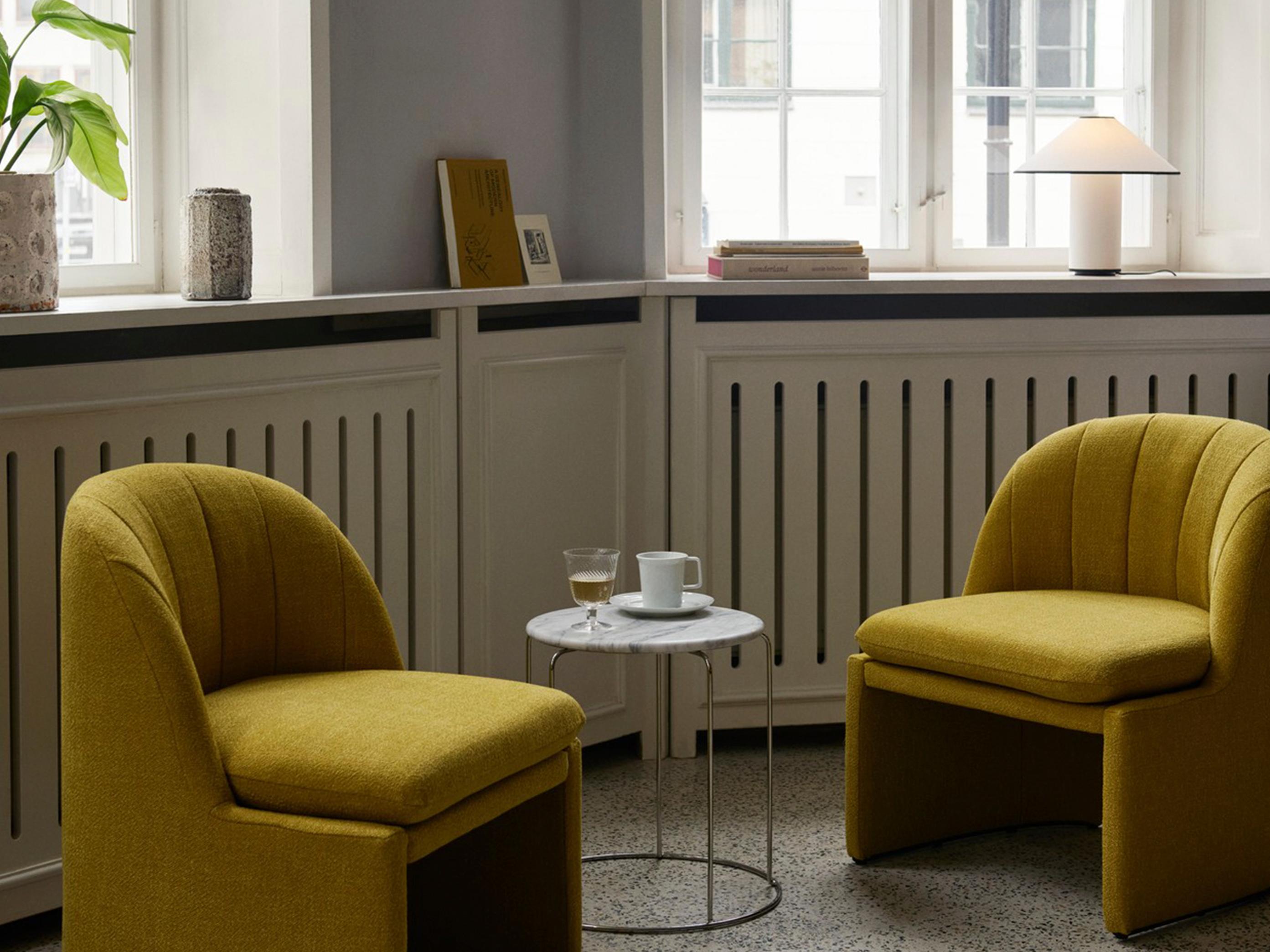 Con un tamaño visual y físico reducido, el sillón club Loafer se puede colocar fácilmente en salones, bares y dormitorios. Con sus elegantes contornos y su acolchado de felpa, el diseño proporciona a los usuarios el mismo nivel de comodidad que sus