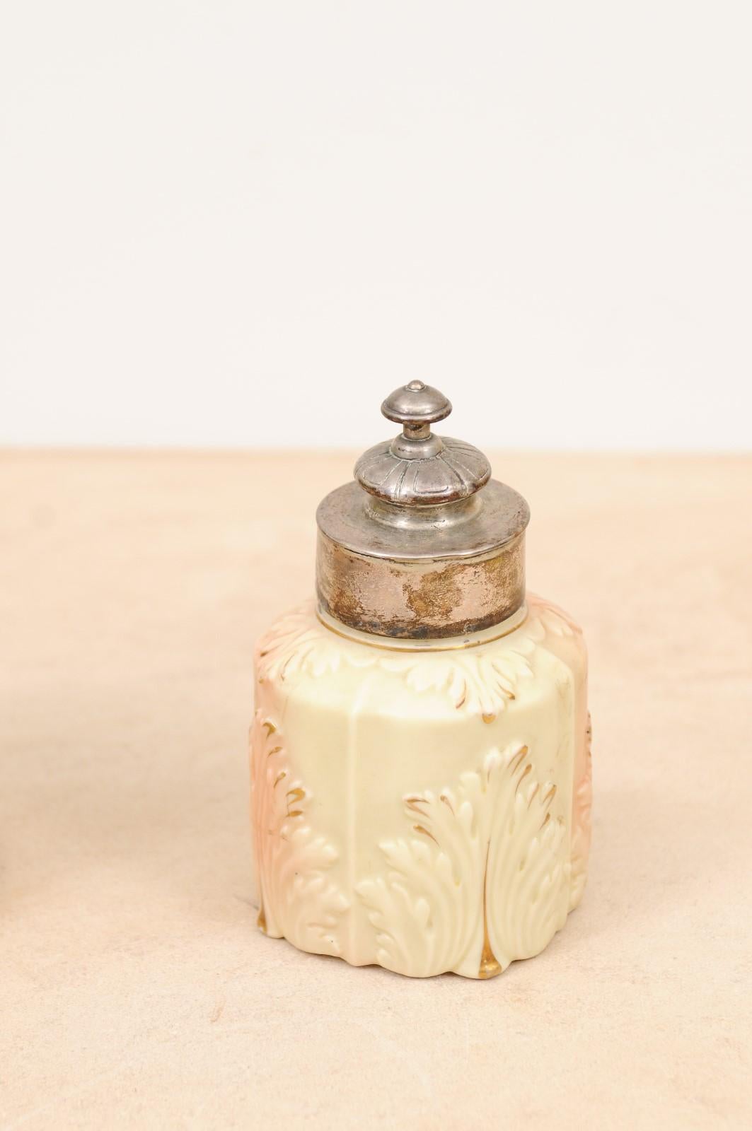 Pair of Locke & Co Worcester 1900s Porcelain Toiletry Jars with Silver Tops In Good Condition In Atlanta, GA