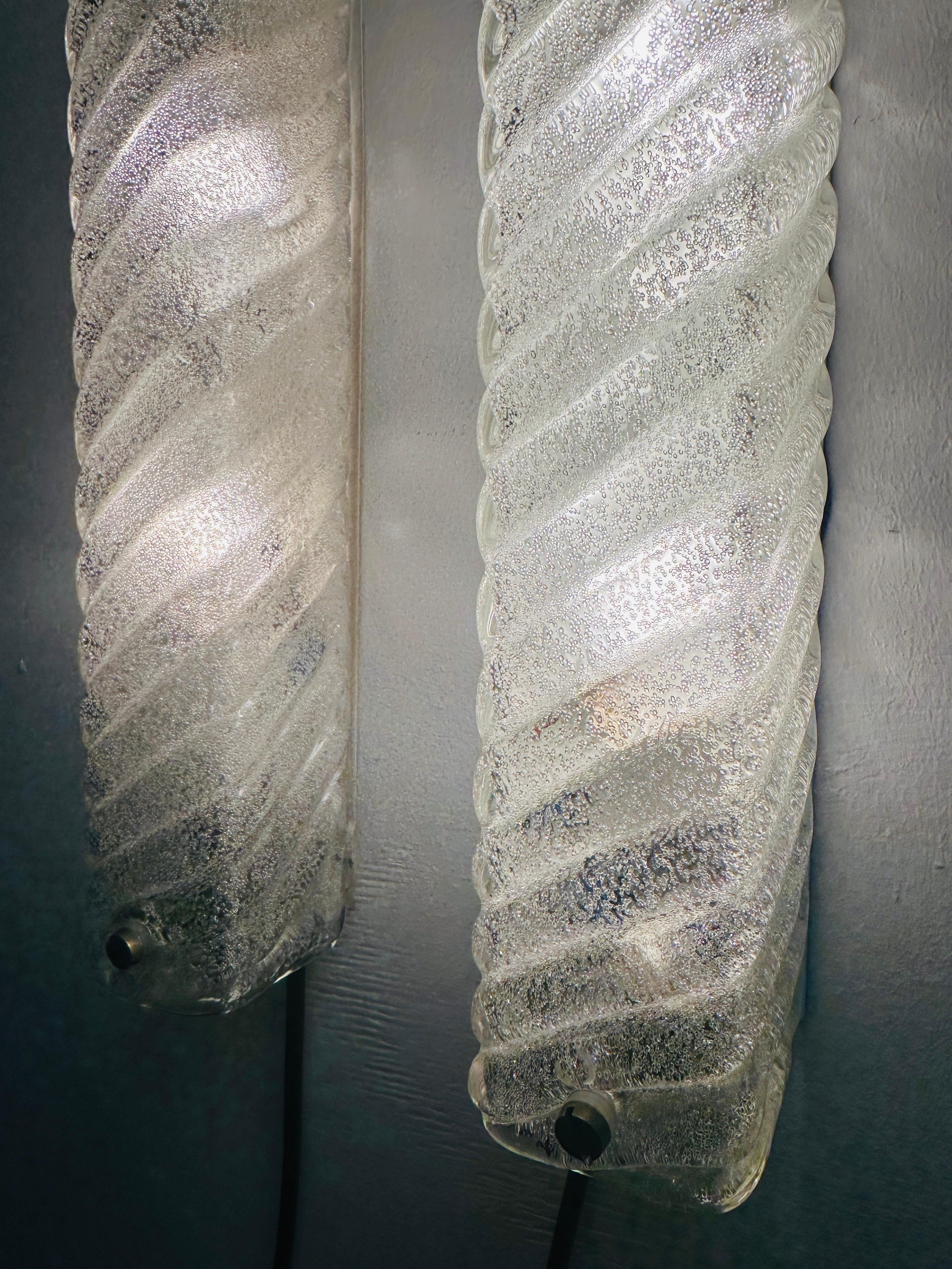 Coppia di lunghe lampade da parete in vetro smerigliato e rientrante di EGLO Leuchten, austriache, degli anni '70 in vendita 2