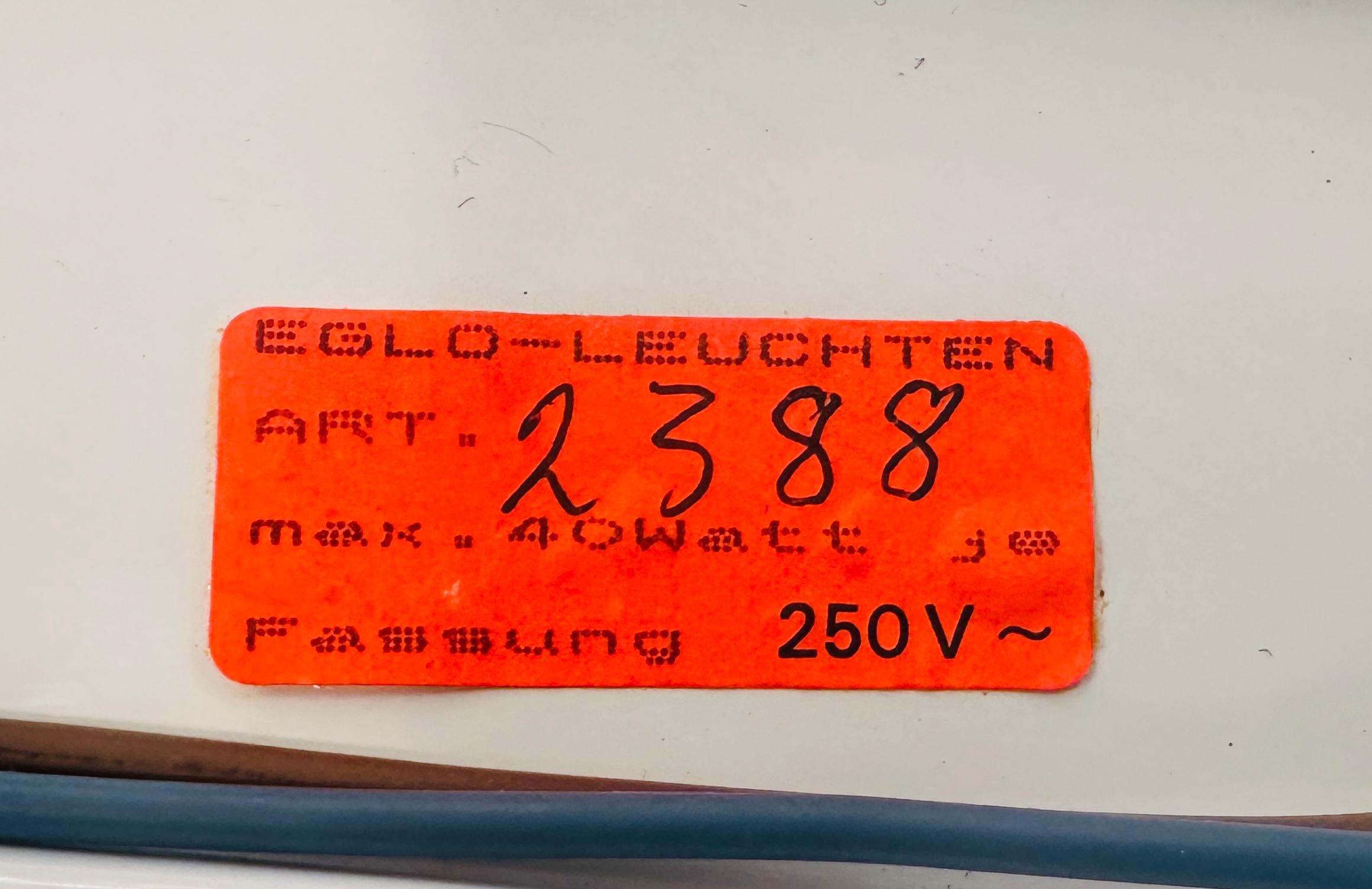 Coppia di lunghe lampade da parete in vetro smerigliato e rientrante di EGLO Leuchten, austriache, degli anni '70 in vendita 4