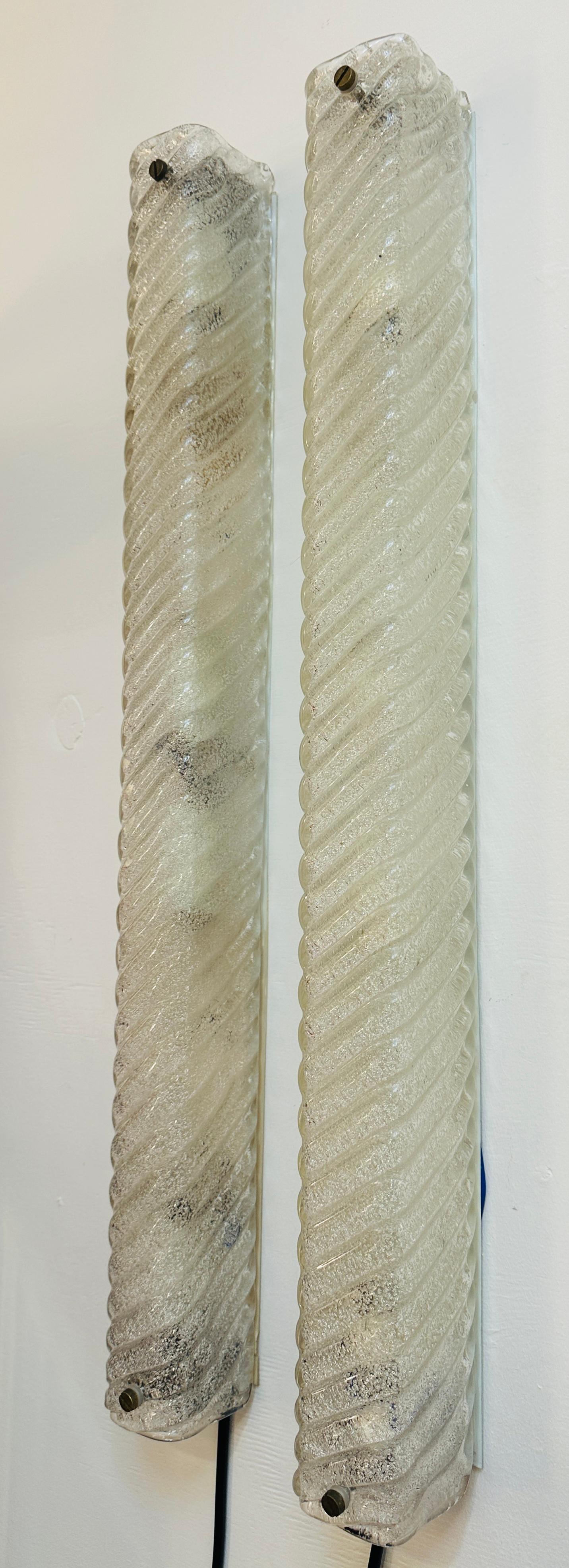 Coppia di lunghe lampade da parete in vetro smerigliato e rientrante di EGLO Leuchten, austriache, degli anni '70 in vendita 7