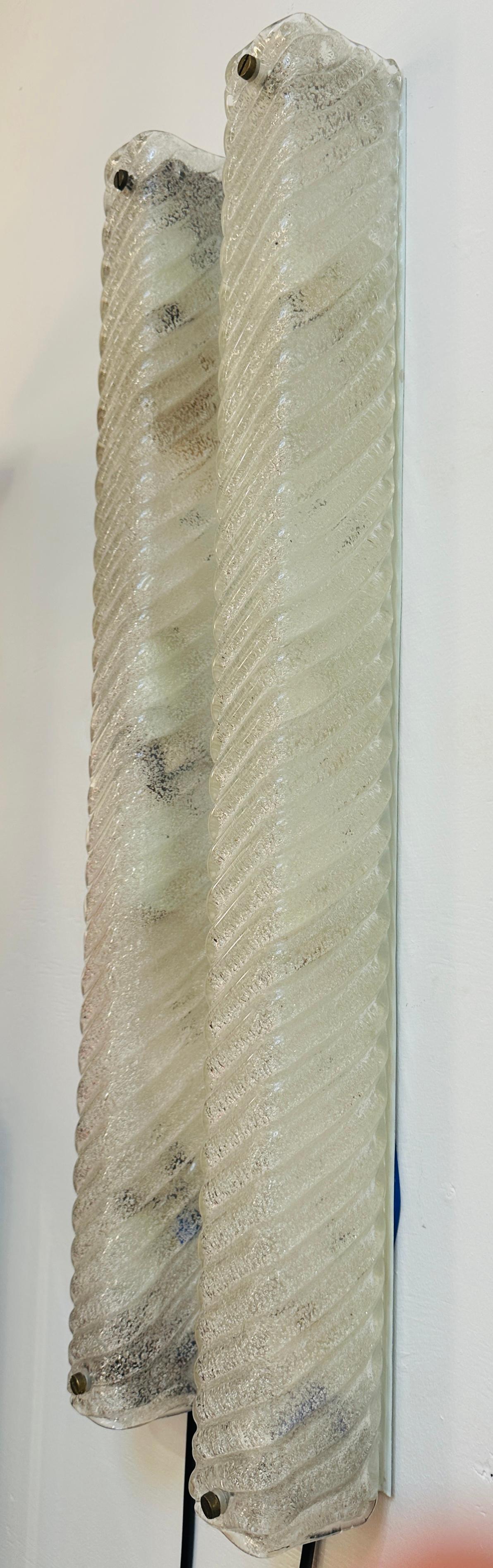 Coppia di lunghe lampade da parete in vetro smerigliato e rientrante di EGLO Leuchten, austriache, degli anni '70 in vendita 8