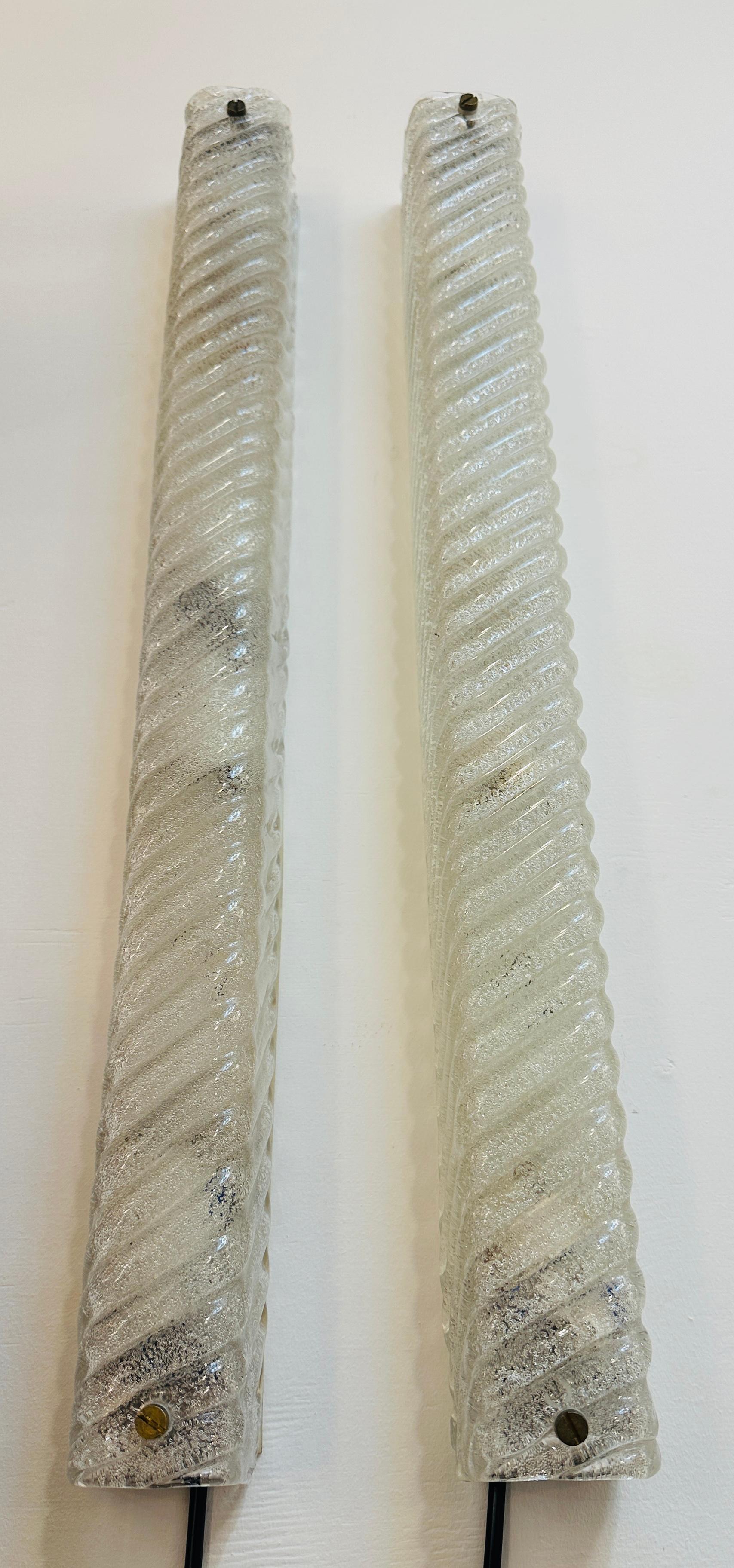 Coppia di lunghe lampade da parete in vetro smerigliato e rientrante di EGLO Leuchten, austriache, degli anni '70 in vendita 9