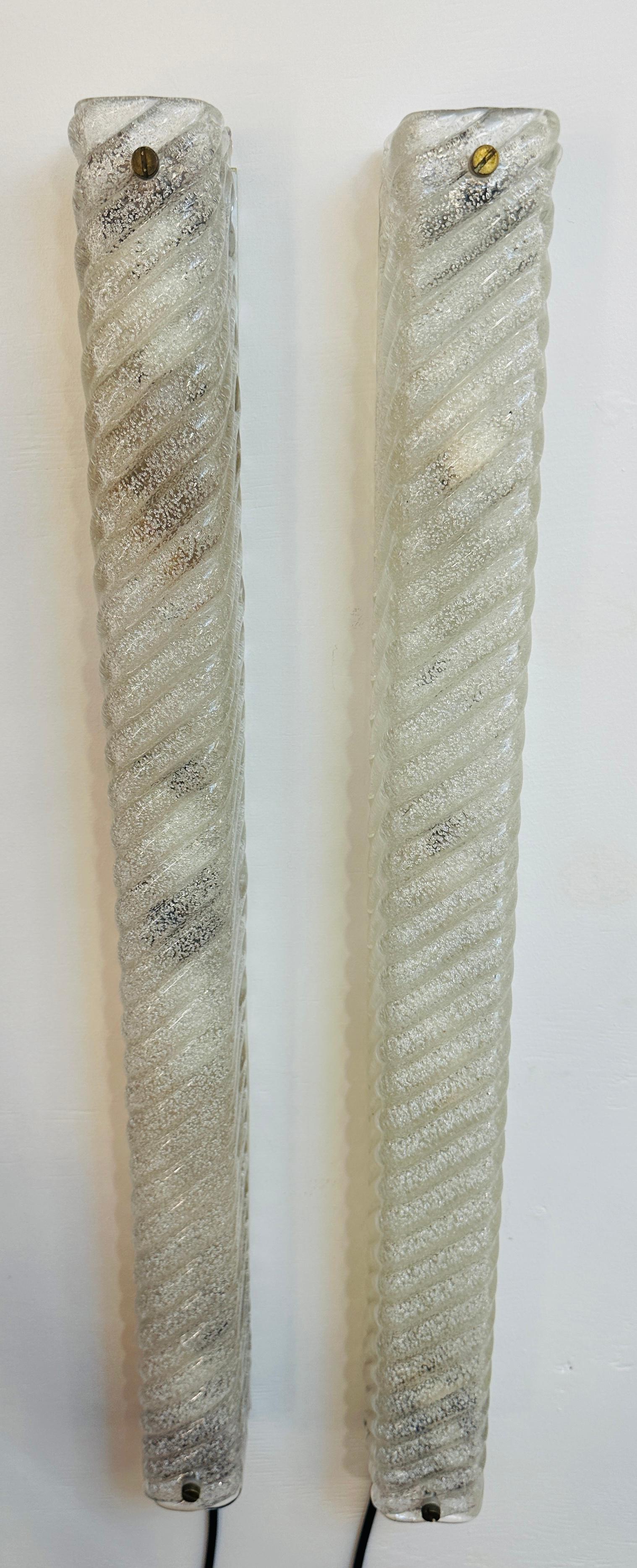 Coppia di lunghe lampade da parete in vetro smerigliato e rientrante di EGLO Leuchten, austriache, degli anni '70 in vendita 10