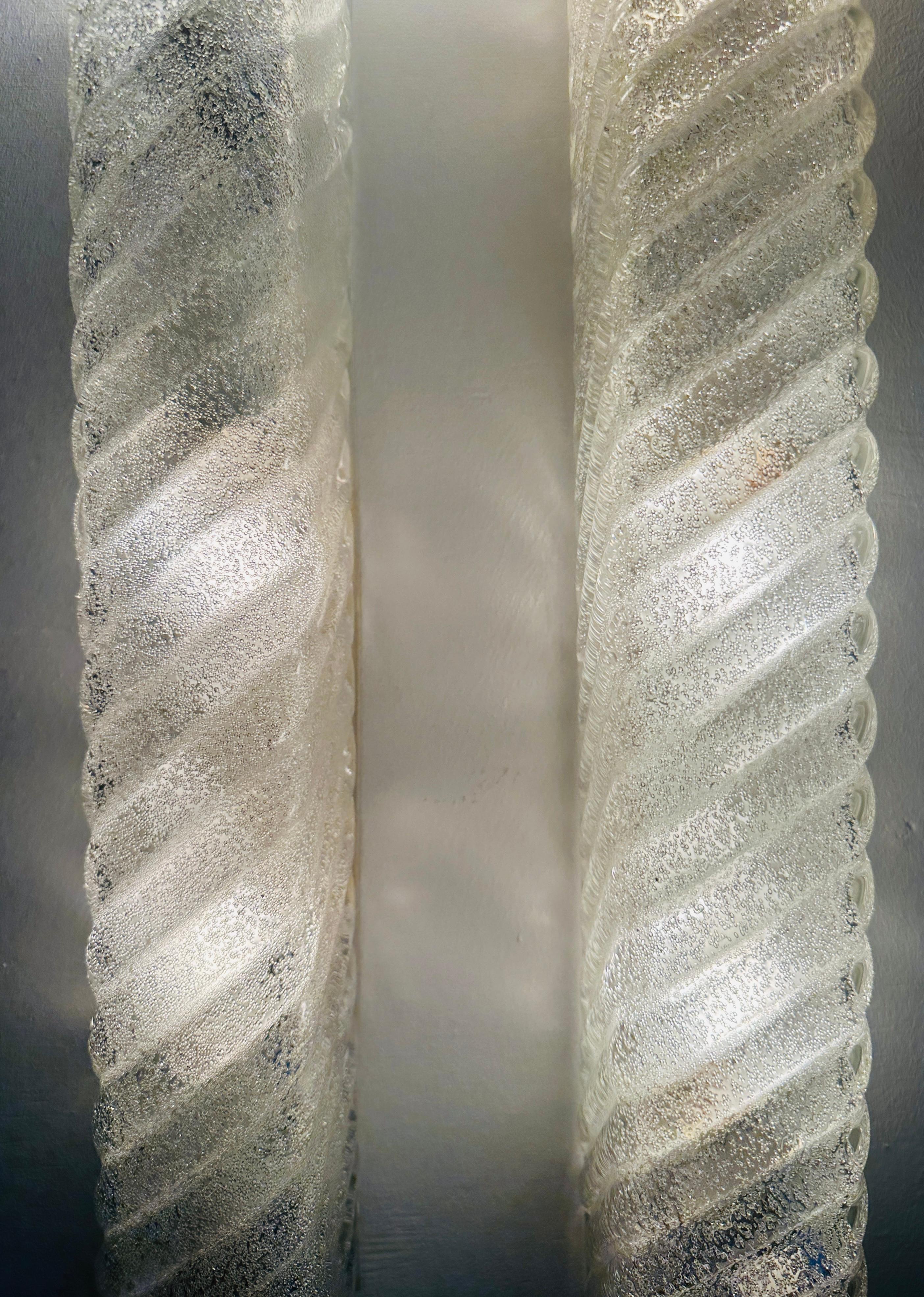 Coppia di lunghe lampade da parete in vetro smerigliato e rientrante di EGLO Leuchten, austriache, degli anni '70 in vendita 1