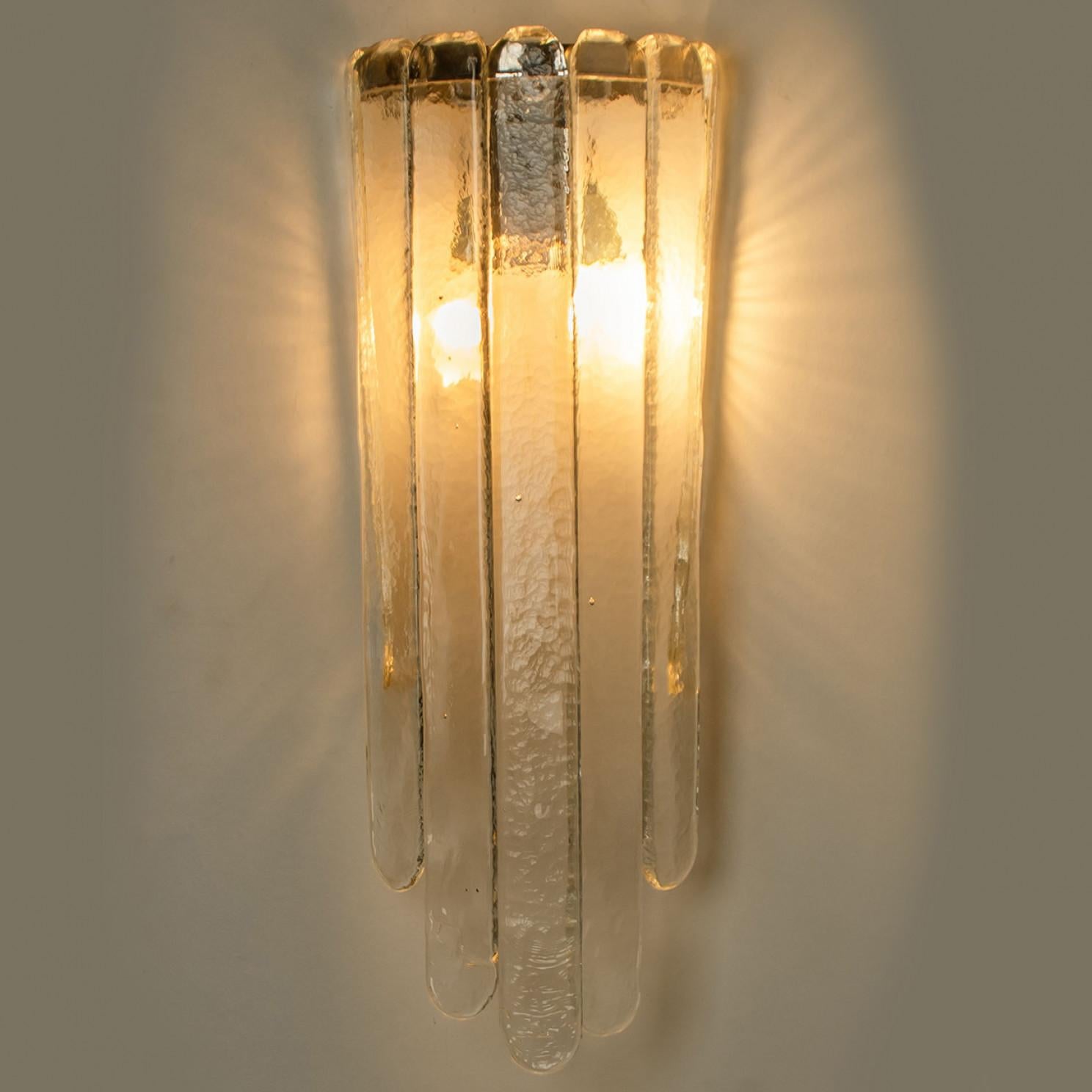 Coppia di lampade da parete lunghe e trasparenti, Mazzega, anni '70 in vendita 5