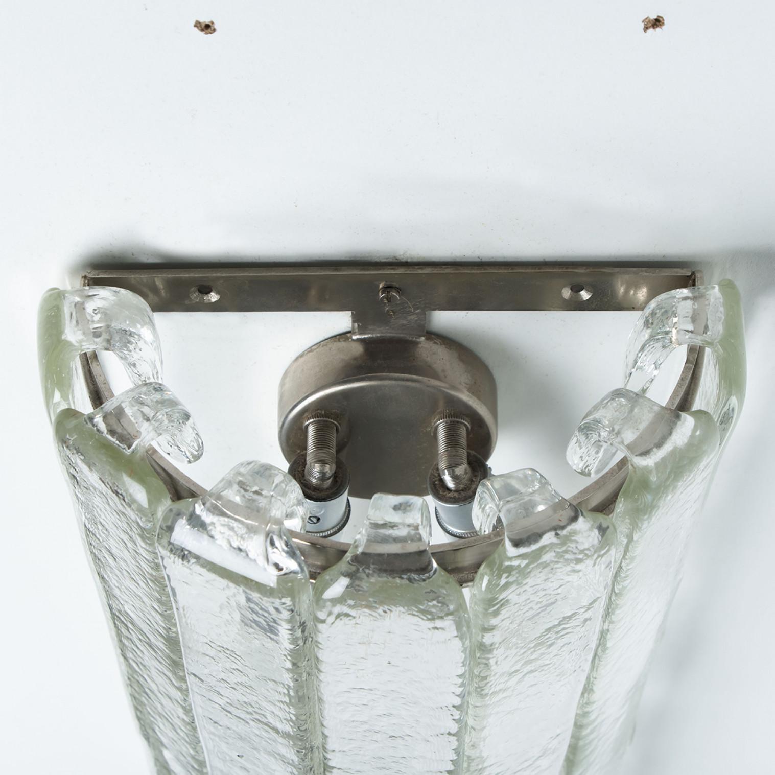 Metallo Coppia di lampade da parete lunghe e trasparenti, Mazzega, anni '70 in vendita