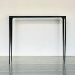 Coppia di consolle lunghe in pergamena "Esquisse" di Design Frères