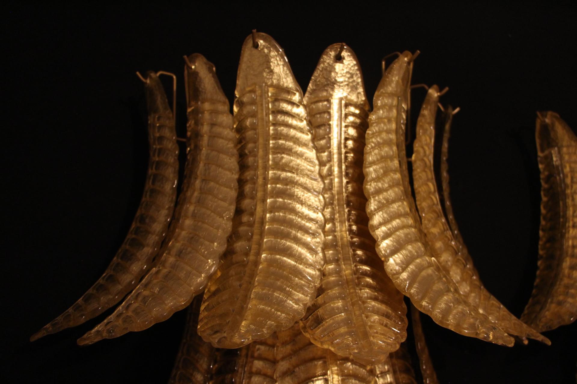 Coppia di lunghe applique in vetro di Murano dorato a forma di palma , Luci da parete lunghe in vendita 5