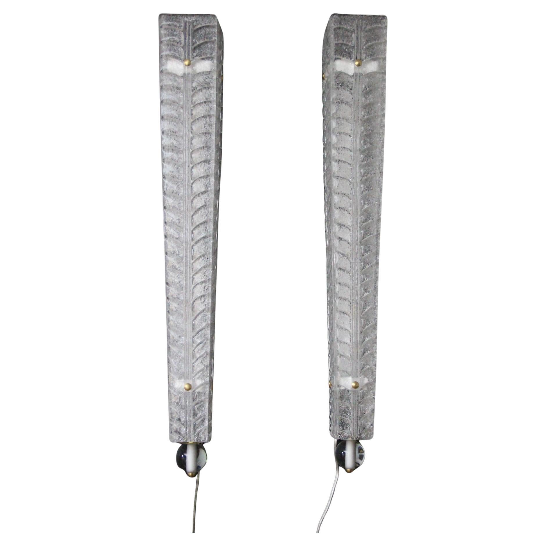 Coppia di lampade da parete lunghe in vetro di Murano, di colore bianco, di colore bianco, di colore bianco, di colore bianco, di colore bianco, di colore bianco, di colore bianco, di colore bianco, di colore bianco, di colore bianco.