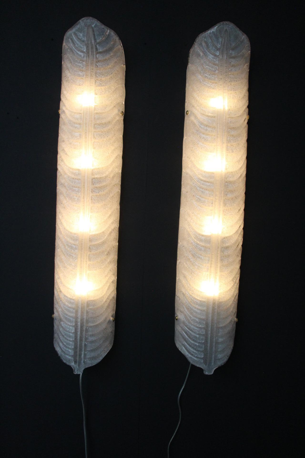 20th Century Pair of Long White Murano Glass Sconces in Feather Shape, Long Wall Lights For Sale