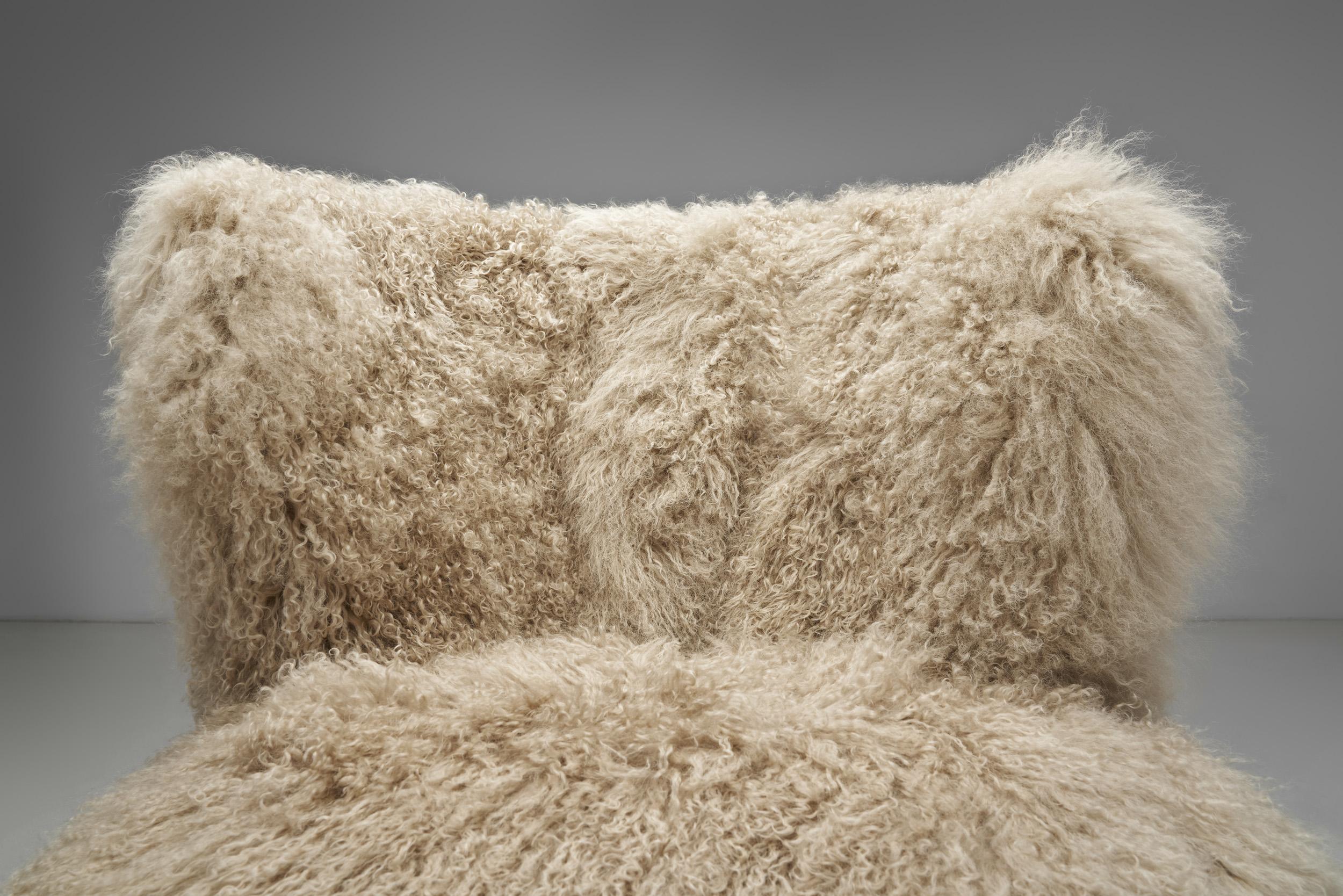 Pareja de butacas de pelo largo, Europa ca mediados del siglo XX en venta 2