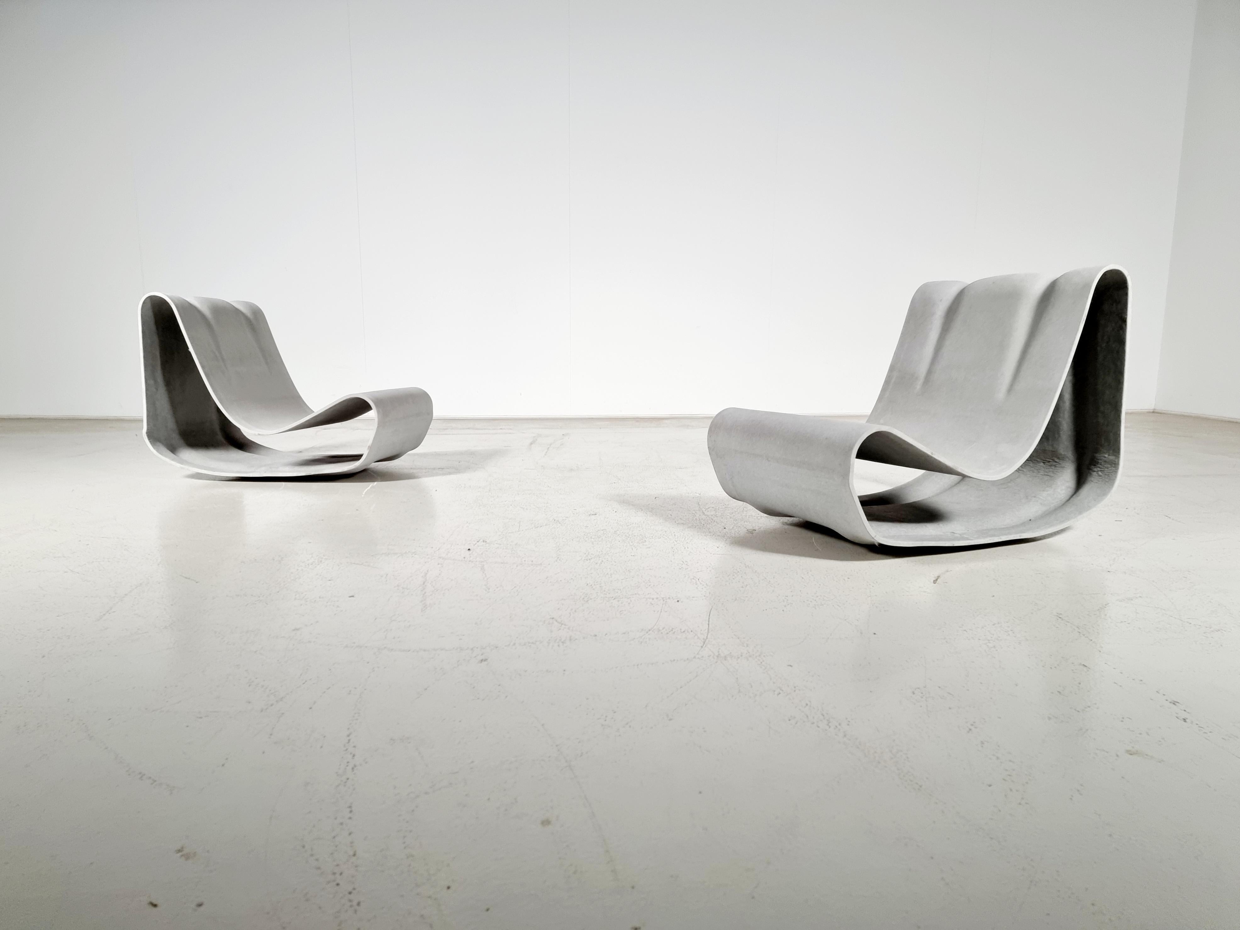 Stunning set of 2 fiber cement Loop chairs by Willy Guhl for Eternit. This iconic design by Willy Guhl was first designed in 1954 for Eternit.
The fine lines and open structure makes it a beautiful piece. The material, fiber-reinforced cement,