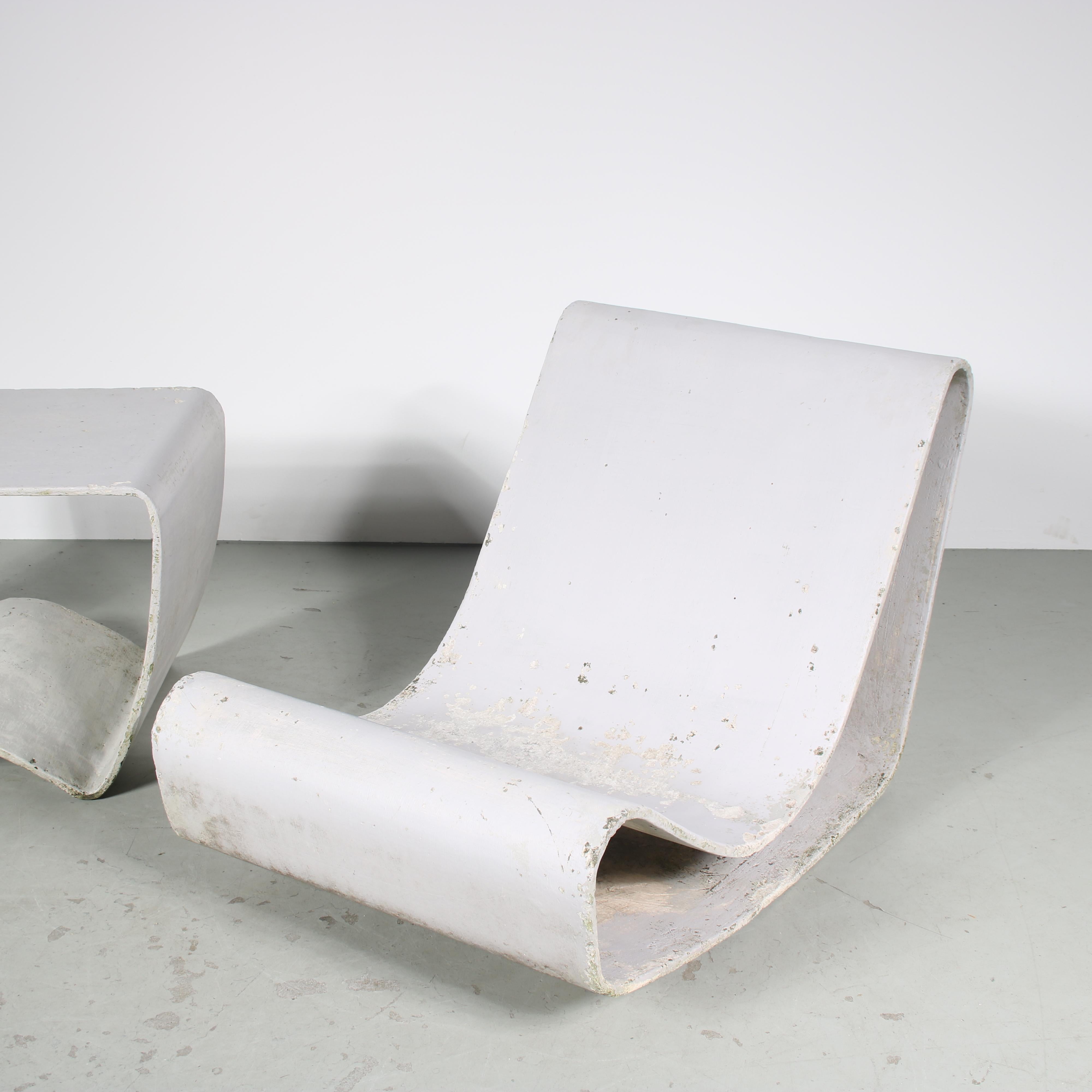 Pair of “Loop” Chairs with Table by Willy Guhl for Eternit, Switzerland 1950 In Good Condition In Wilnis, UT