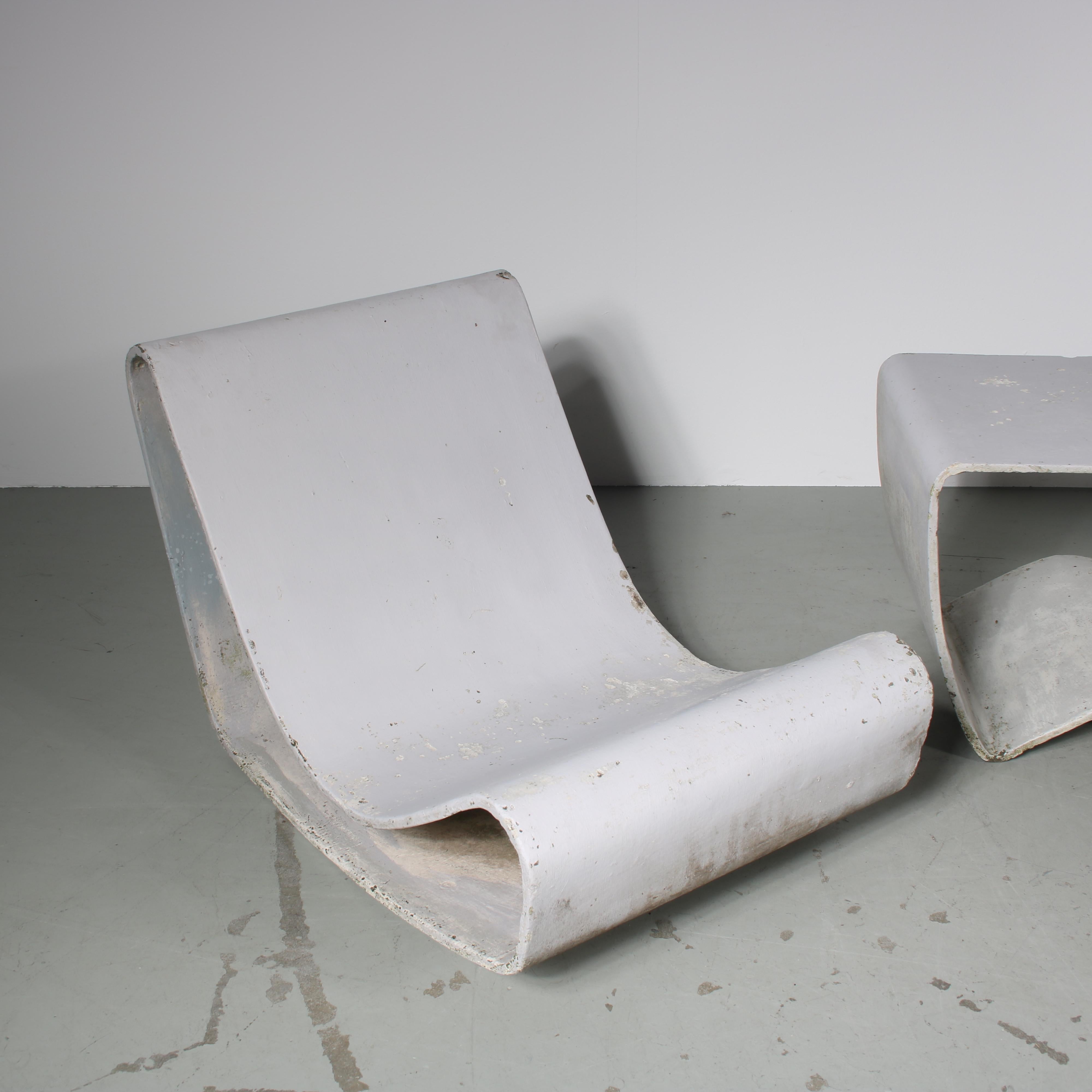 Mid-20th Century Pair of “Loop” Chairs with Table by Willy Guhl for Eternit, Switzerland 1950