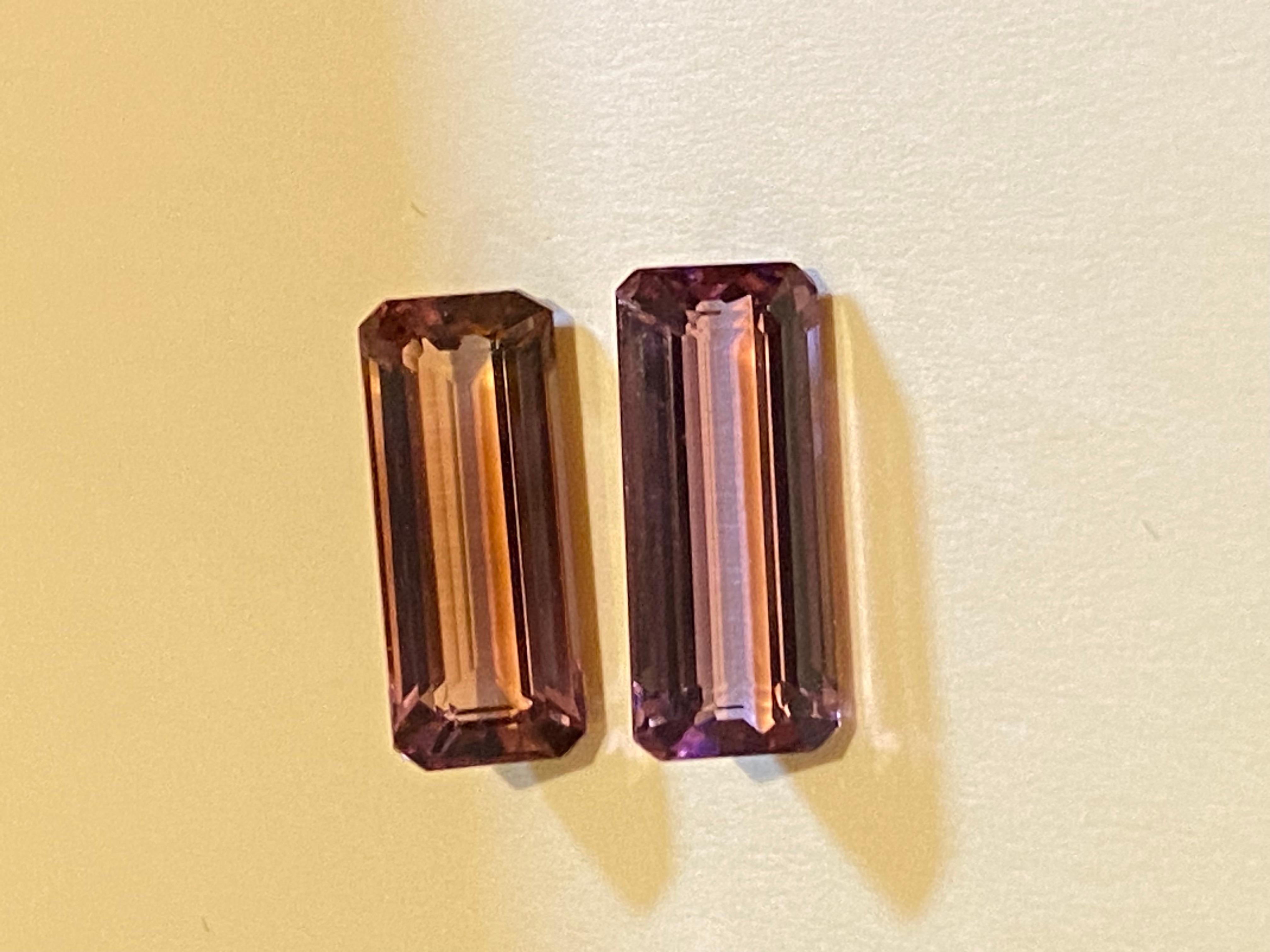 Coppia di Baguette tagliate a mano, Nature 
Tormaline rosa intenso di 
eccellente chiarezza 

Misure di ciascuno: 13,5 mm x 6 mm 
Peso totale dei carati: 5,00ct. 