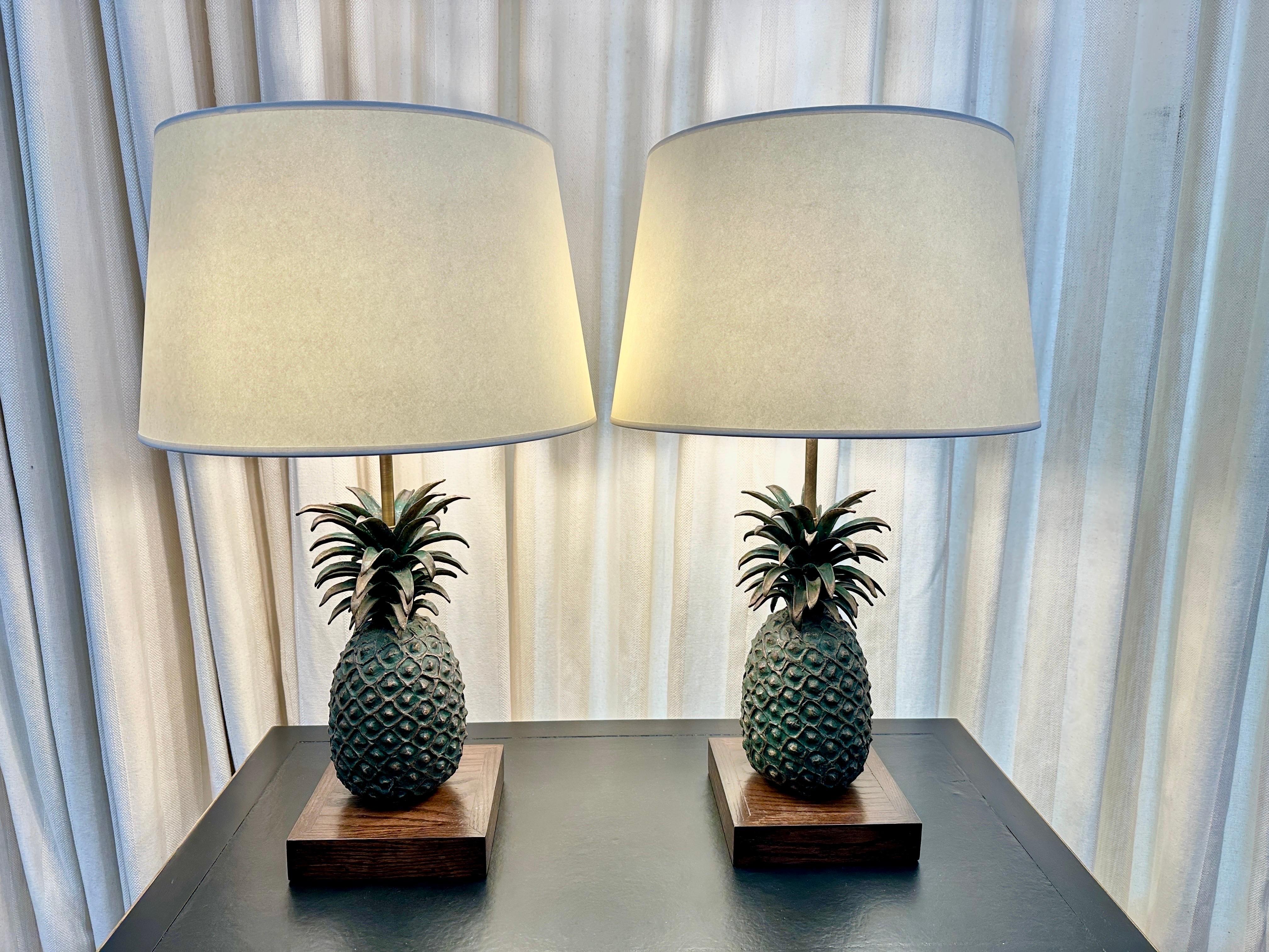 Paar Ananas-Lampen aus vergoldeter Wachsbronze aus dem Cote d'Ivoire (20. Jahrhundert) im Angebot